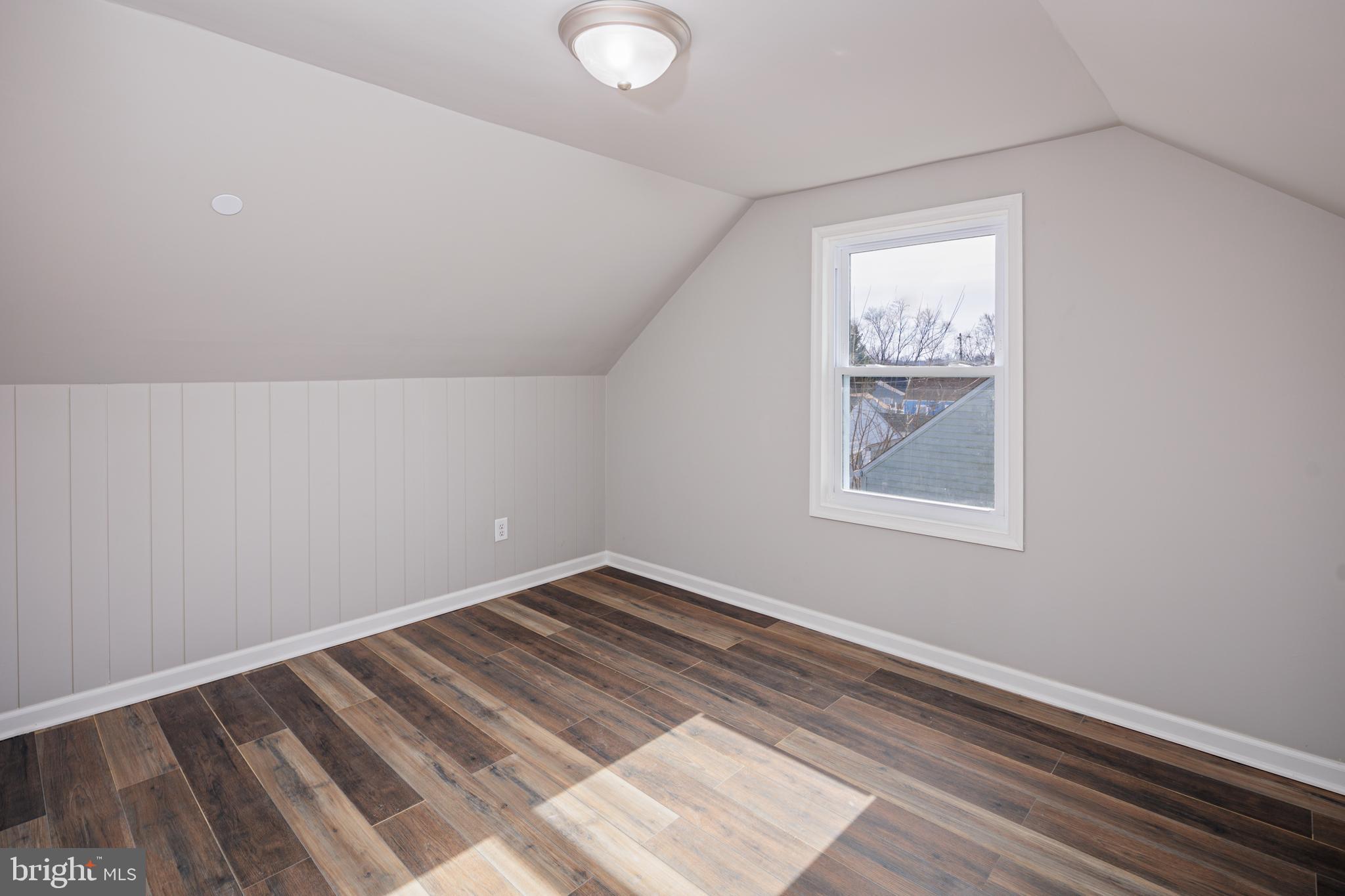 ESSEX/MIDDLE RIVER - Residential