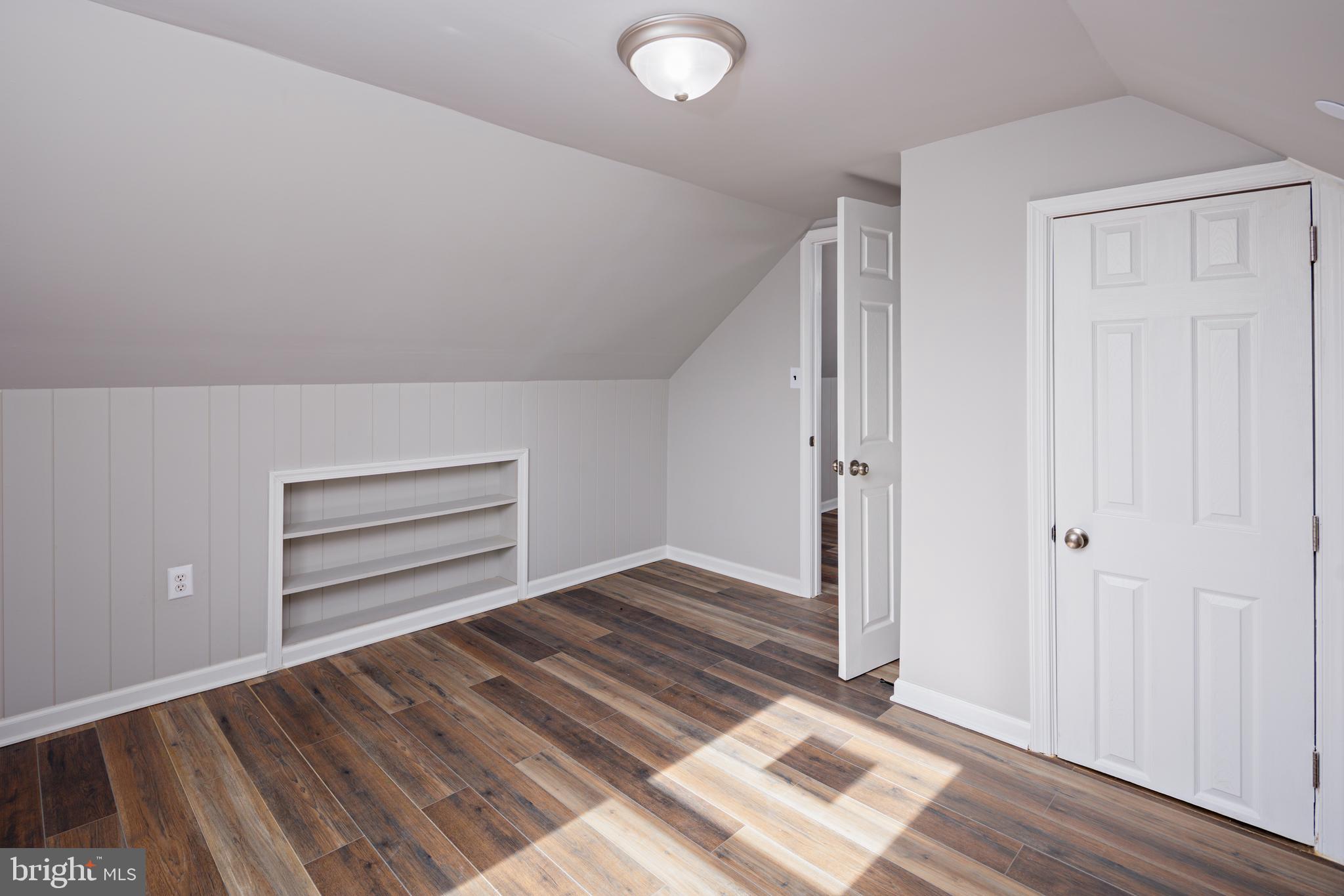 ESSEX/MIDDLE RIVER - Residential