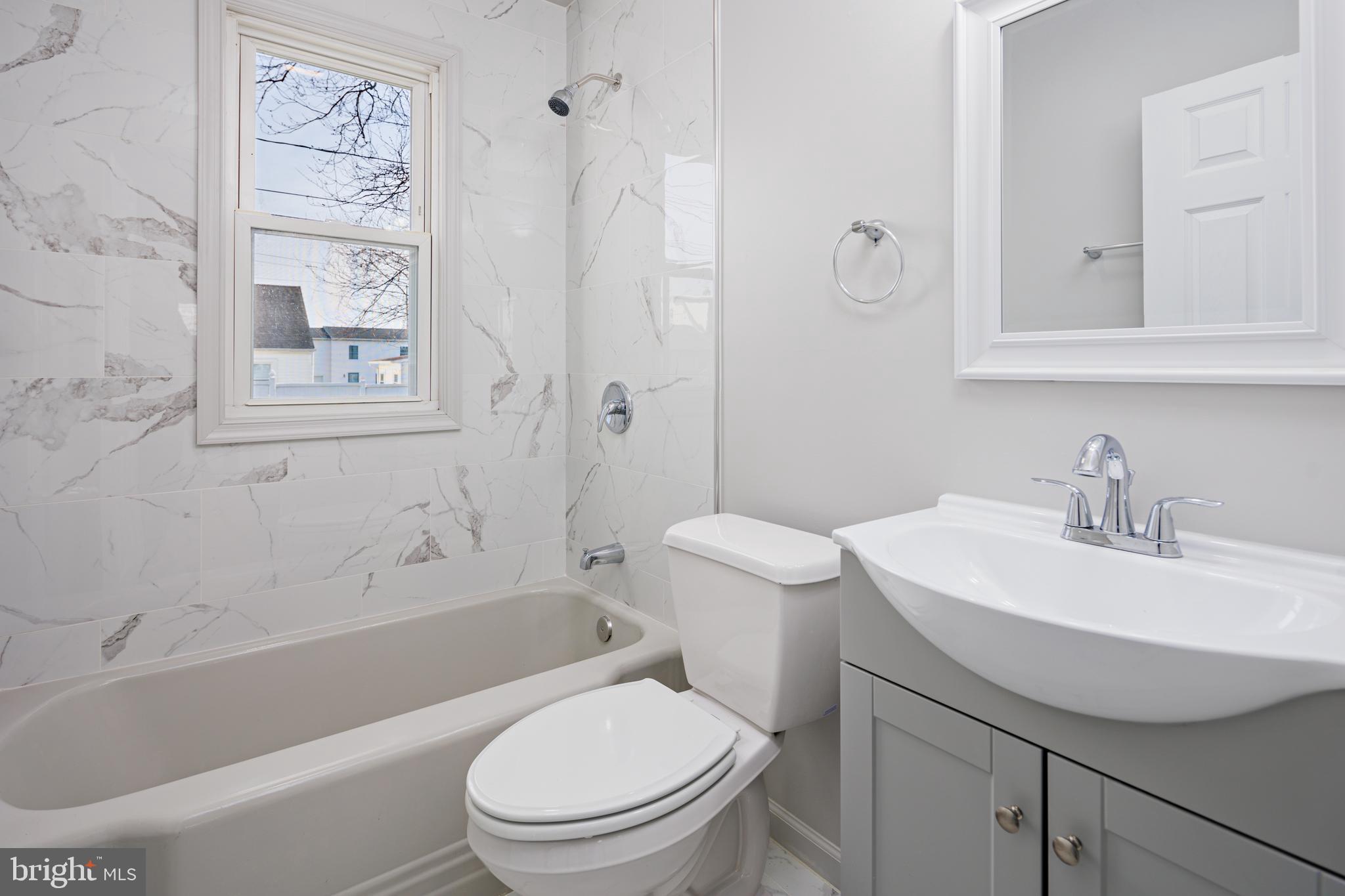 ESSEX/MIDDLE RIVER - Residential