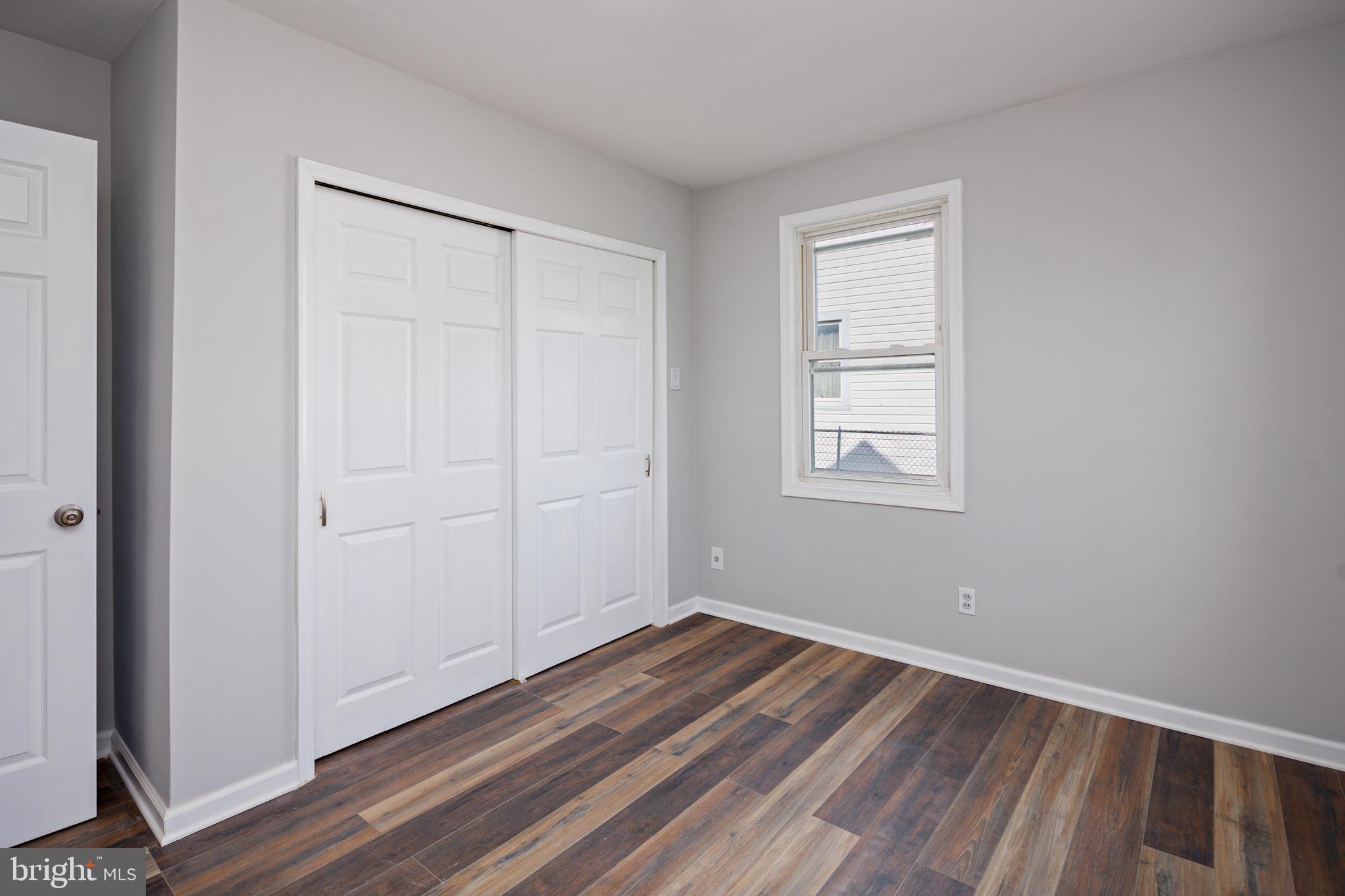 ESSEX/MIDDLE RIVER - Residential