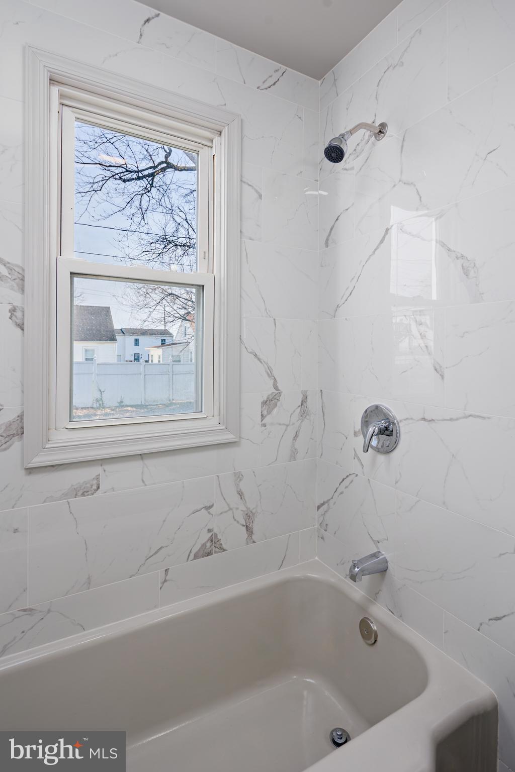 ESSEX/MIDDLE RIVER - Residential