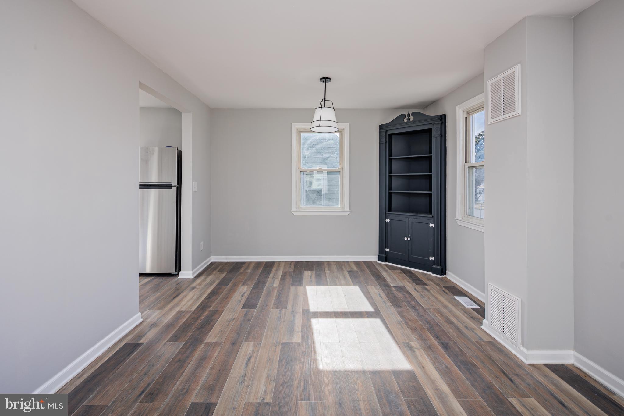 ESSEX/MIDDLE RIVER - Residential