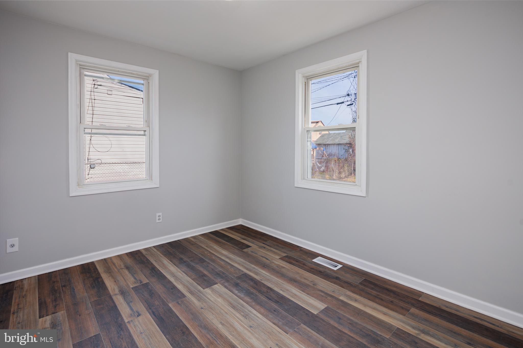 ESSEX/MIDDLE RIVER - Residential