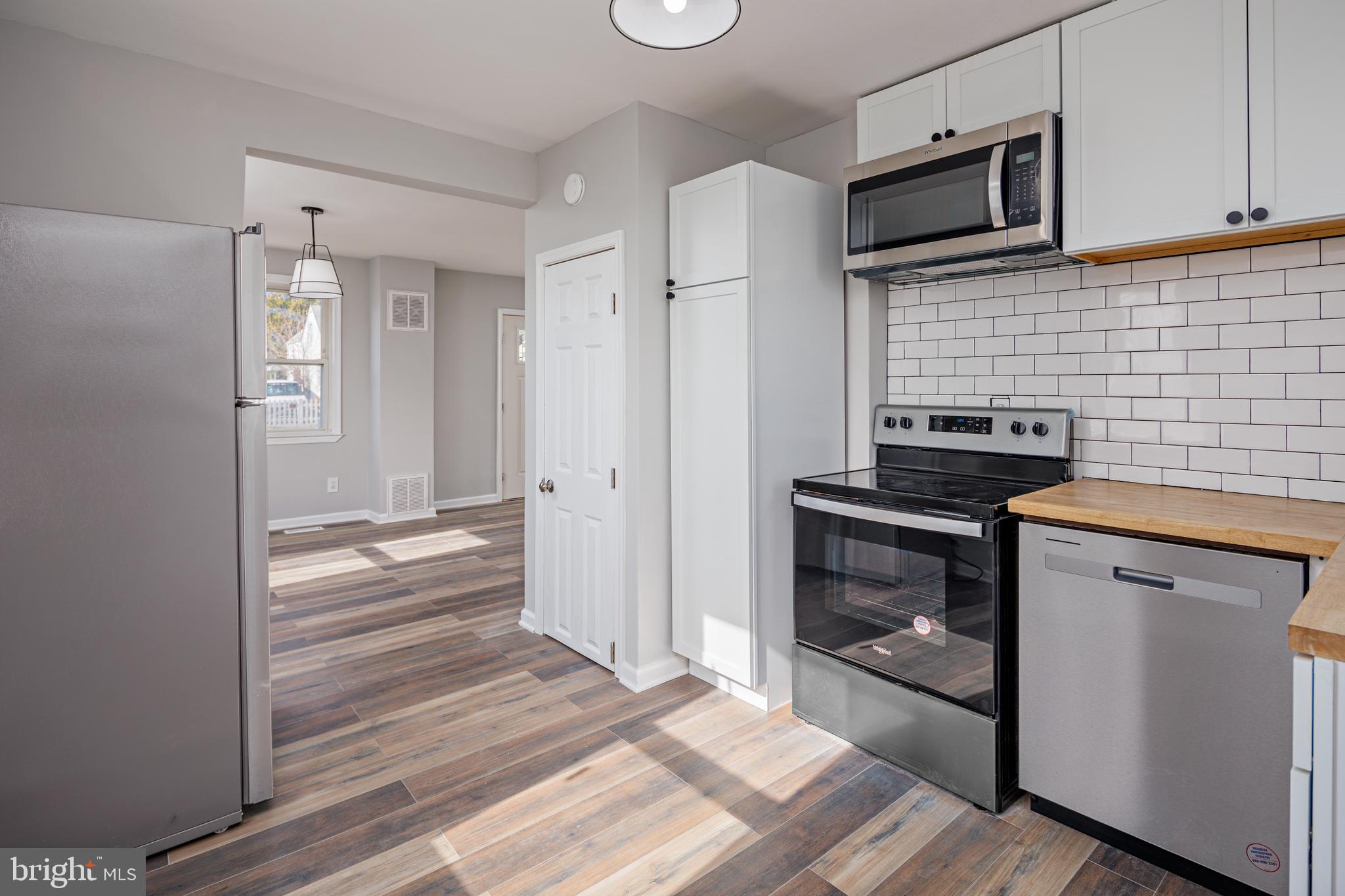 ESSEX/MIDDLE RIVER - Residential