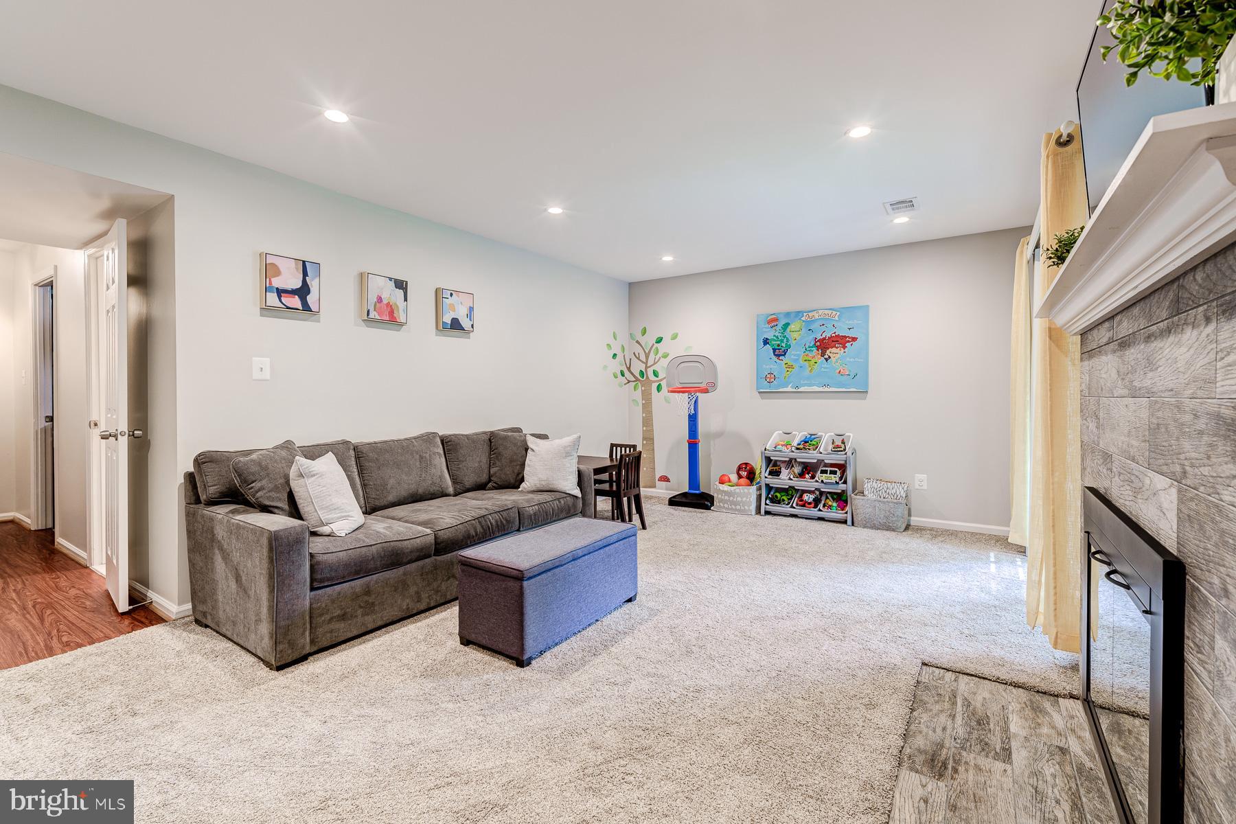 DUNN LORING VILLAGE - Residential