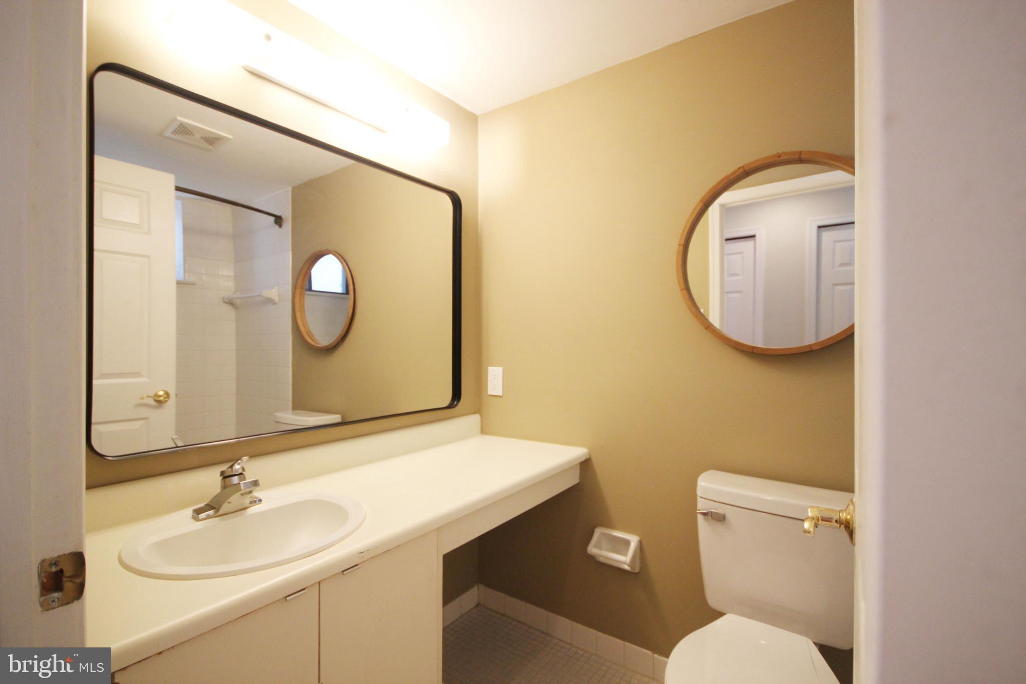 LOGAN SQUARE - Residential