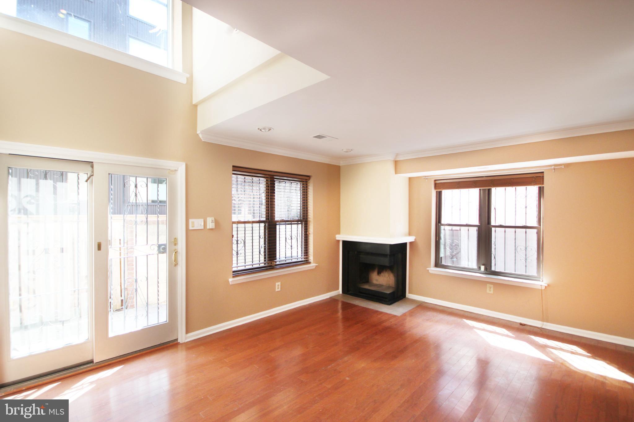 LOGAN SQUARE - Residential