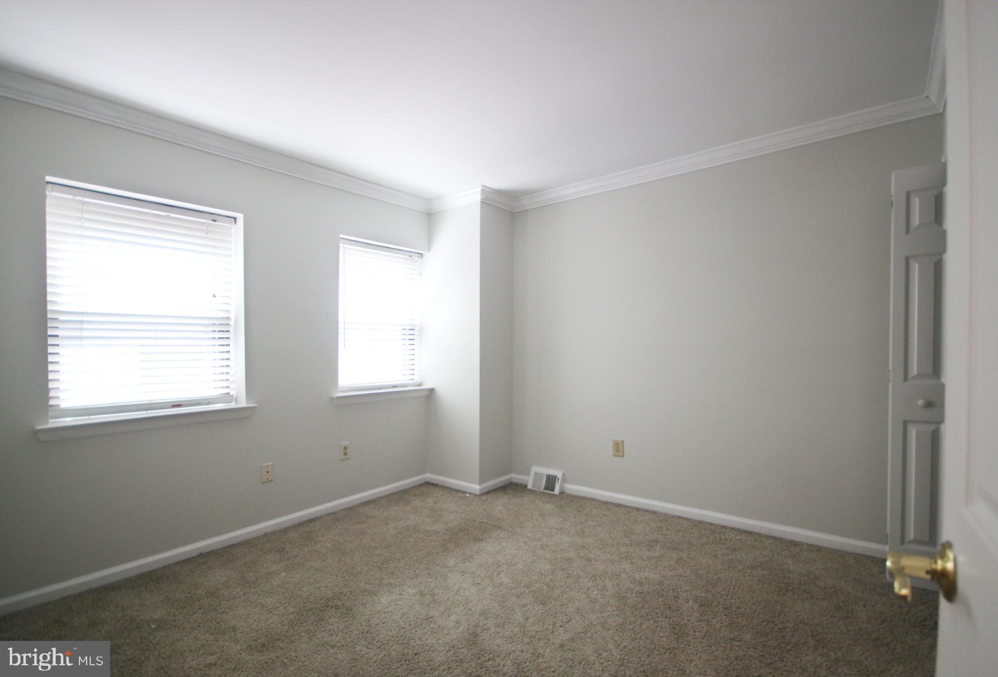 LOGAN SQUARE - Residential