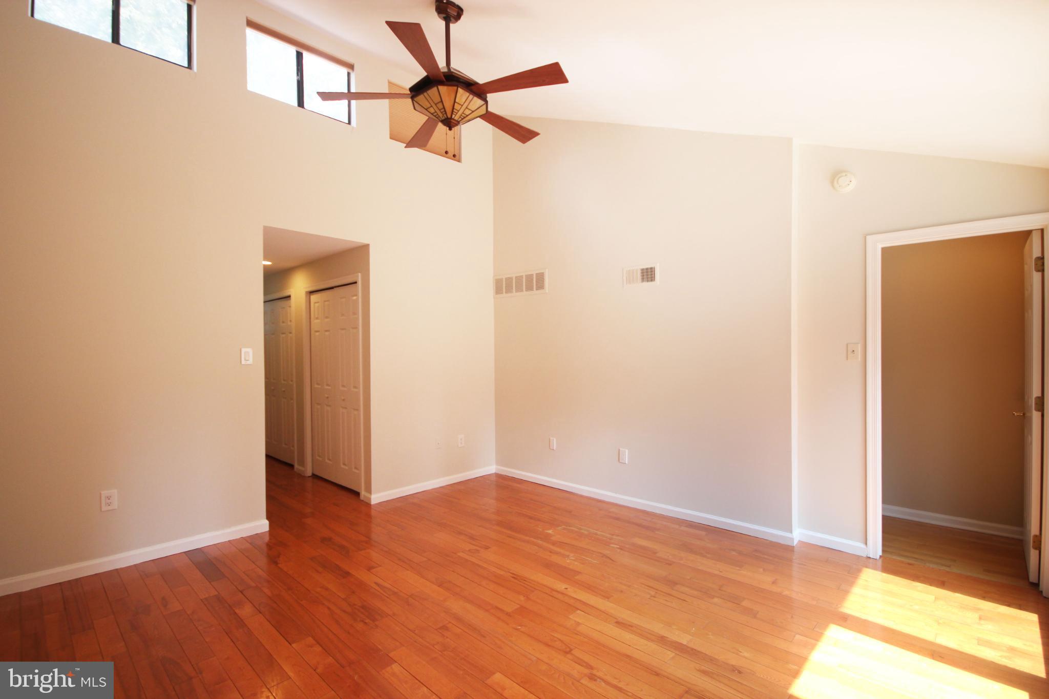 LOGAN SQUARE - Residential