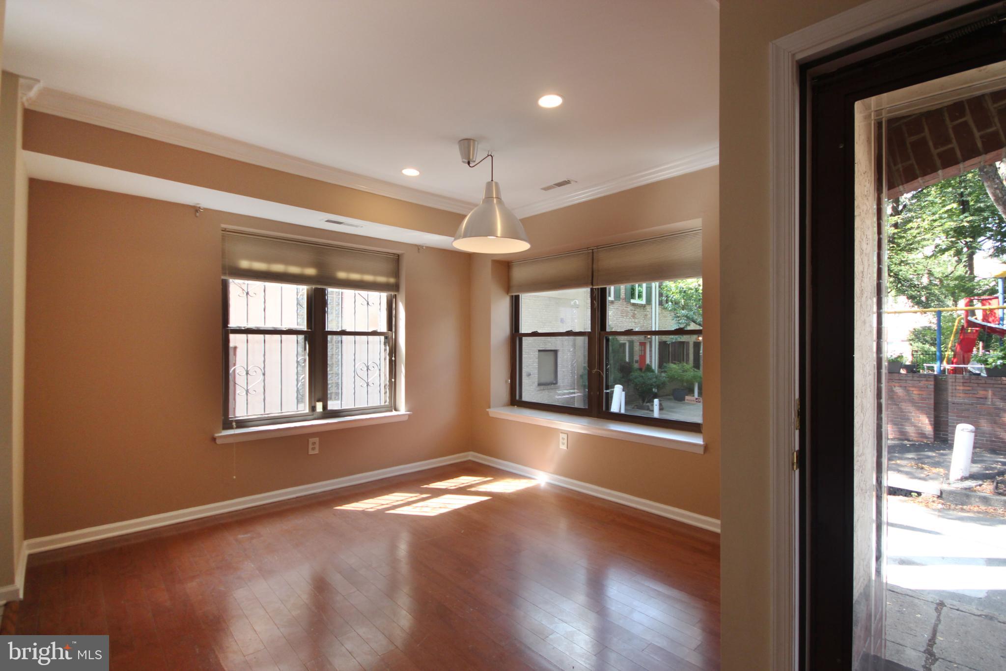 LOGAN SQUARE - Residential