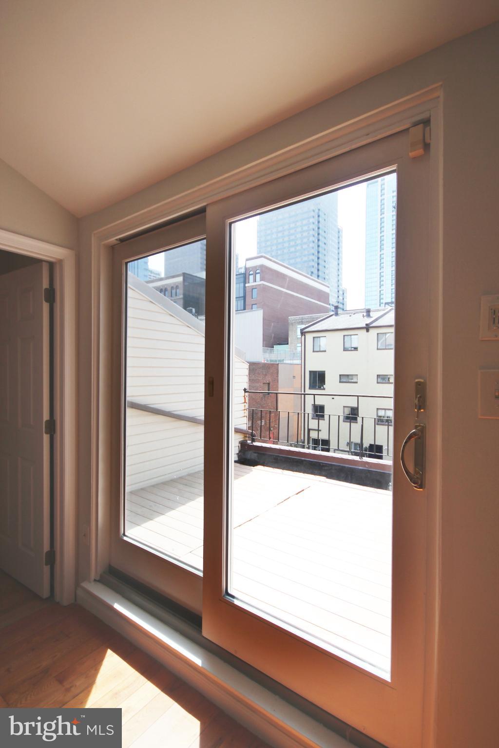 LOGAN SQUARE - Residential