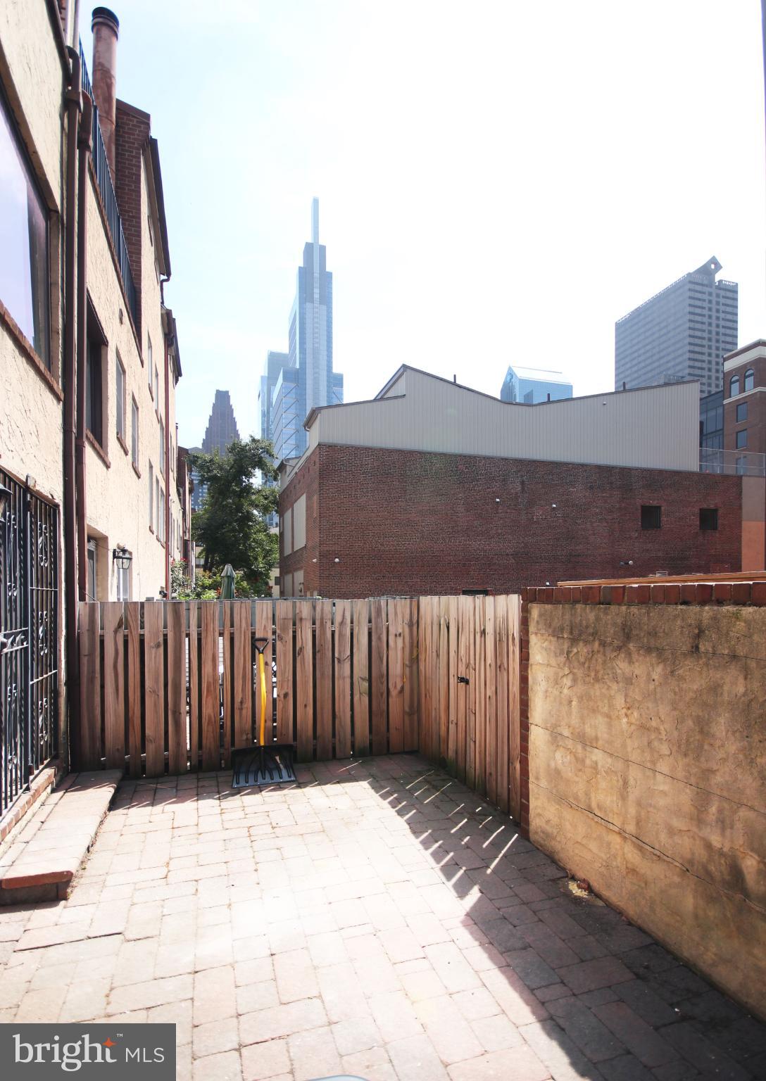 LOGAN SQUARE - Residential