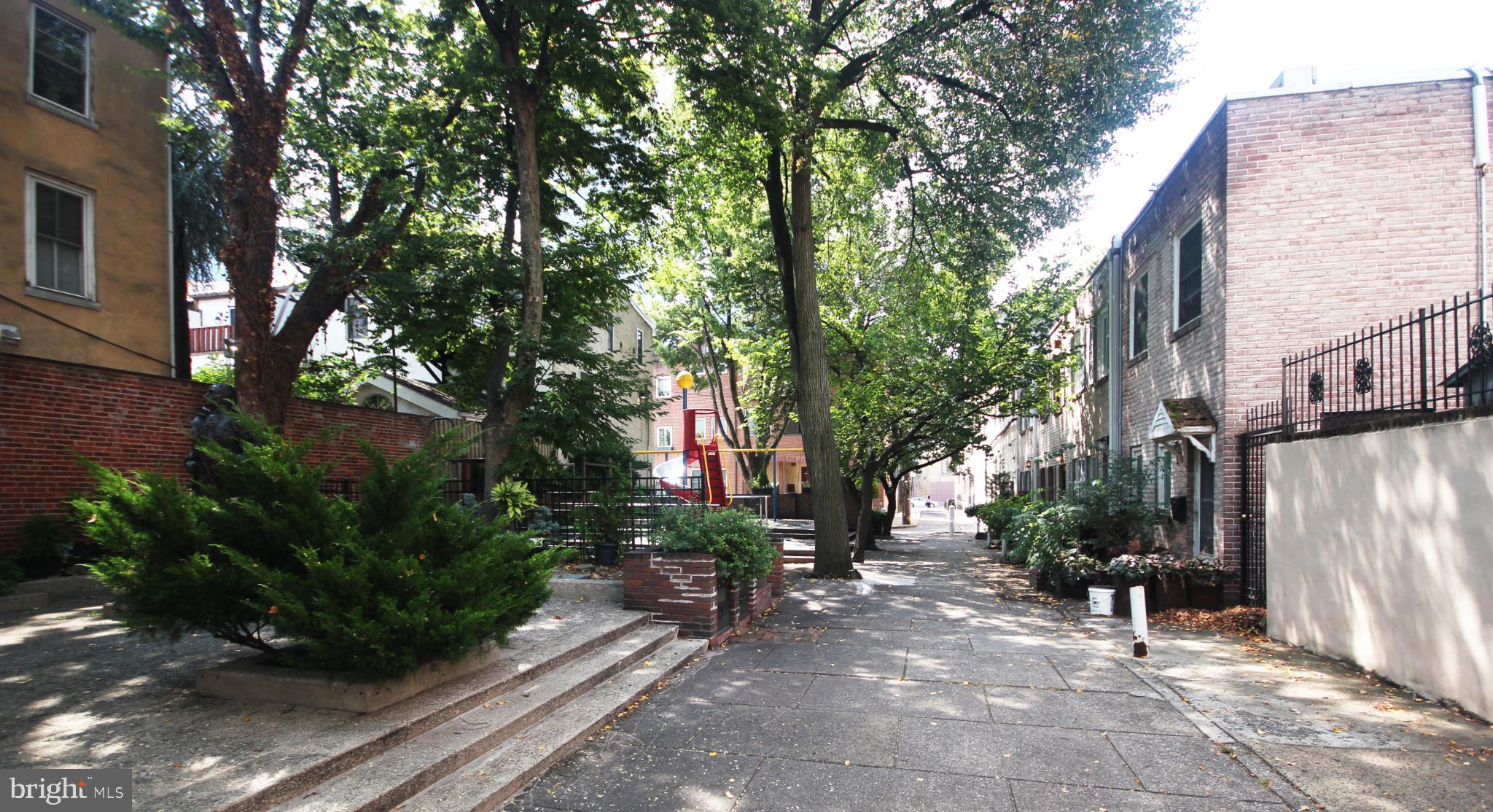 LOGAN SQUARE - Residential