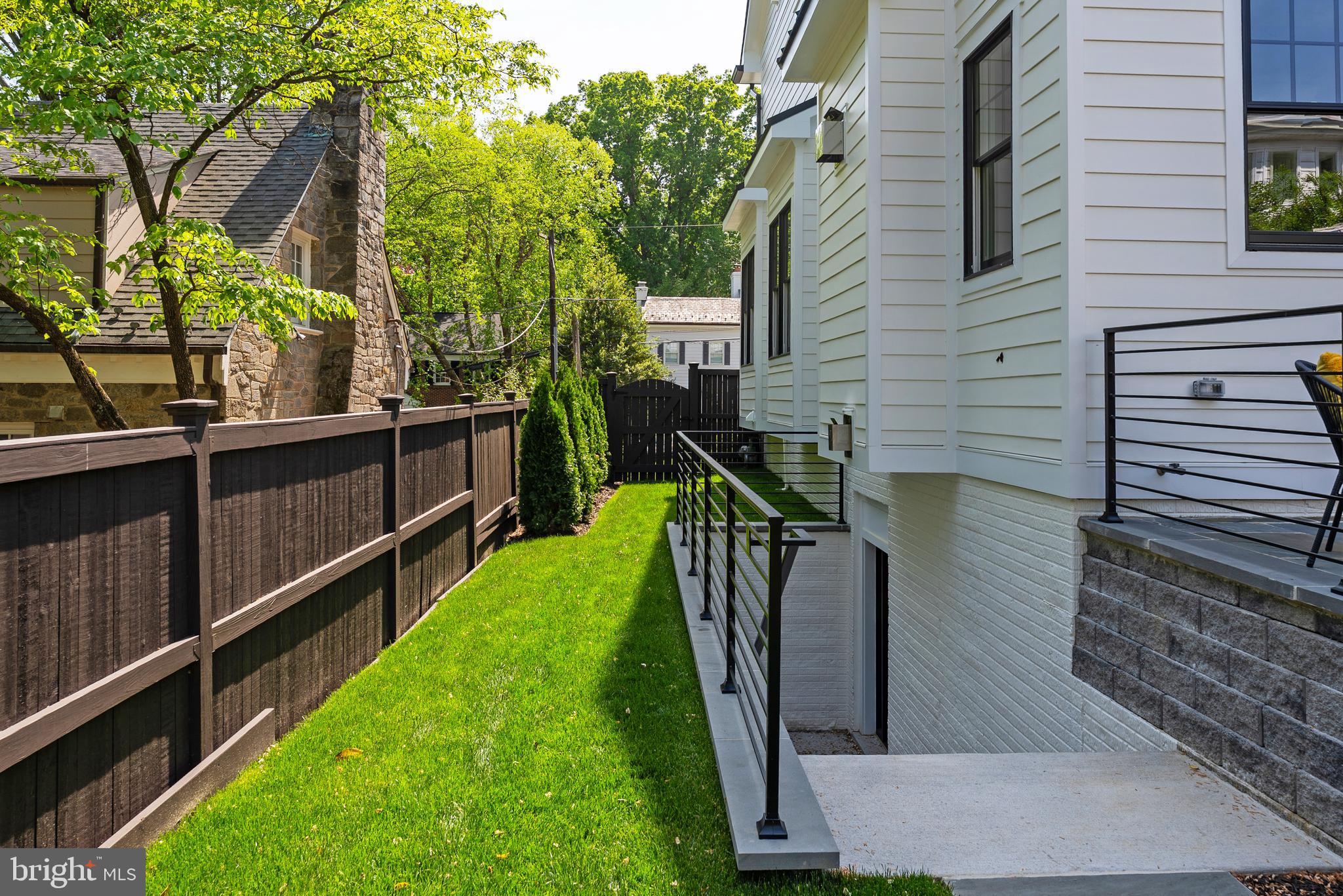 WESTMORELAND HILLS - Residential