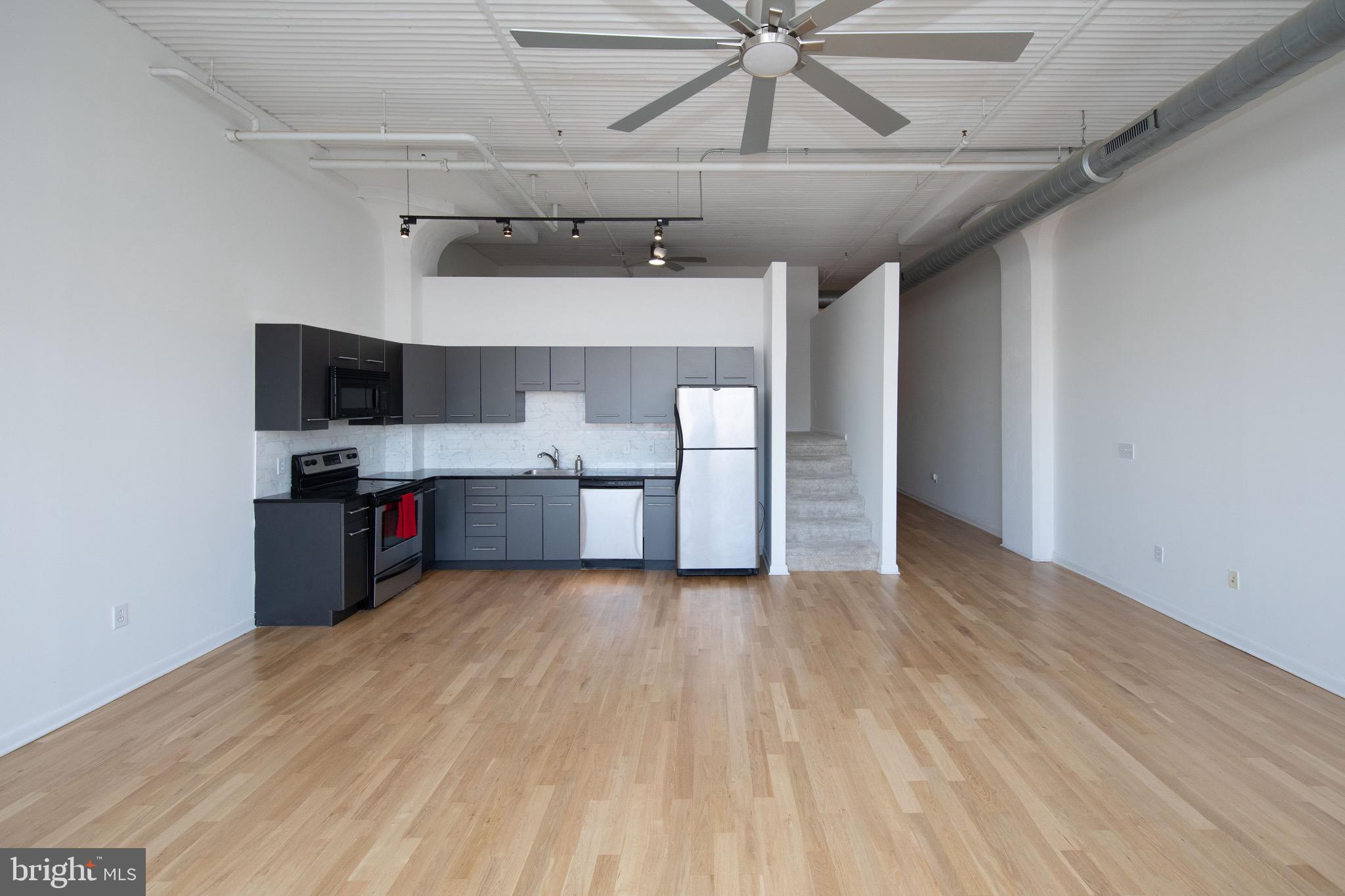 2200 ARCH STREET 28 503
