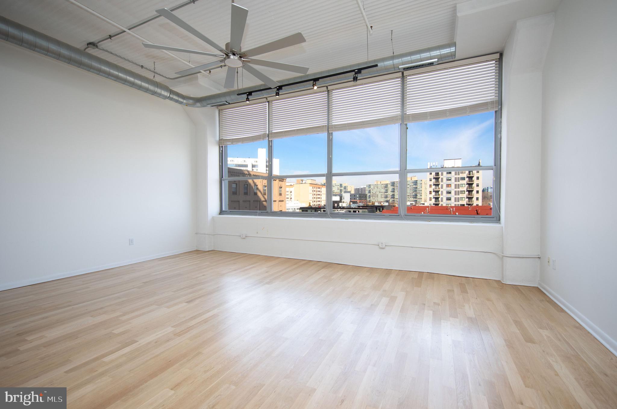 2200 ARCH STREET 28 503