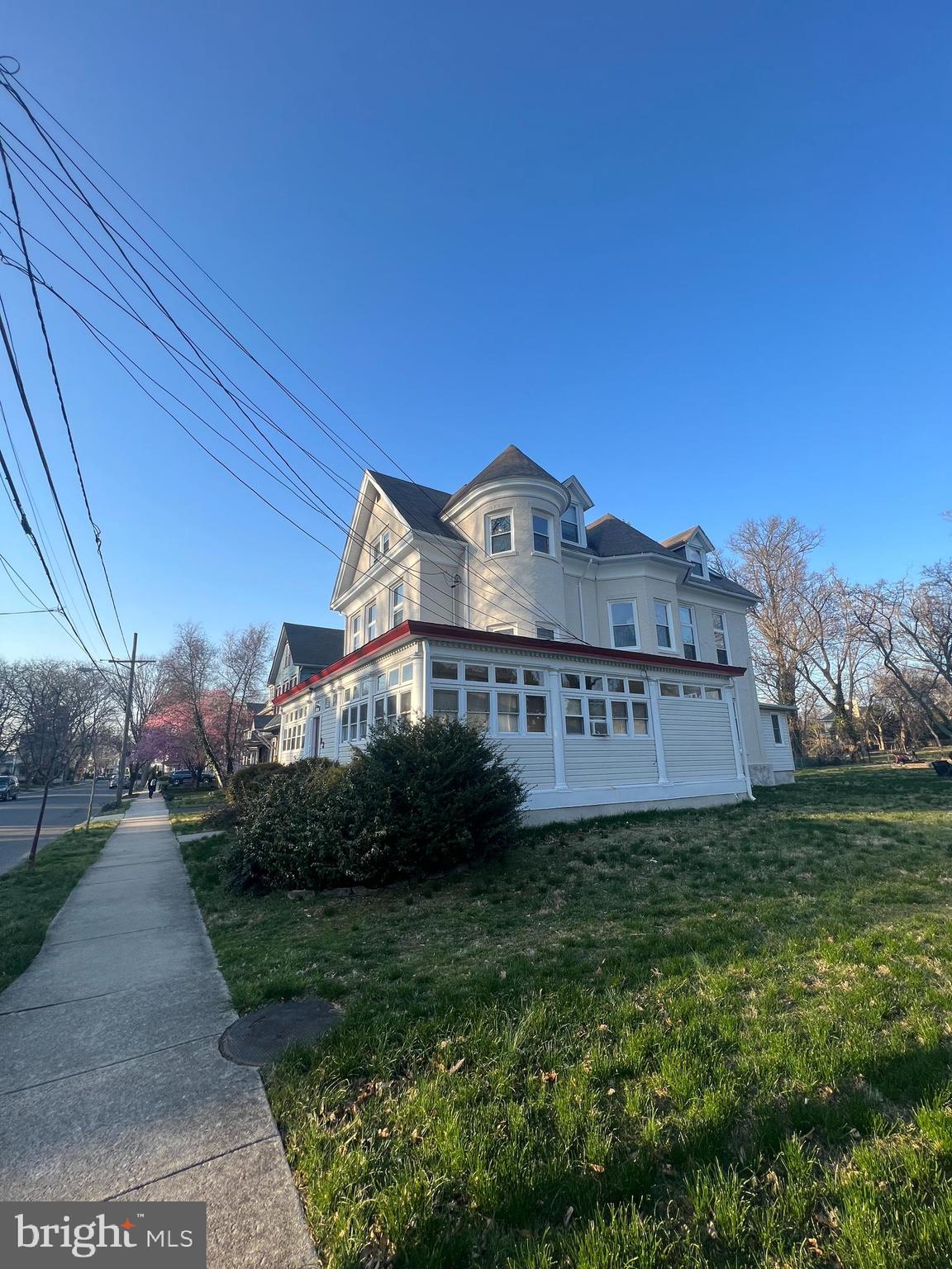 33 ESTAUGH AVENUE 3