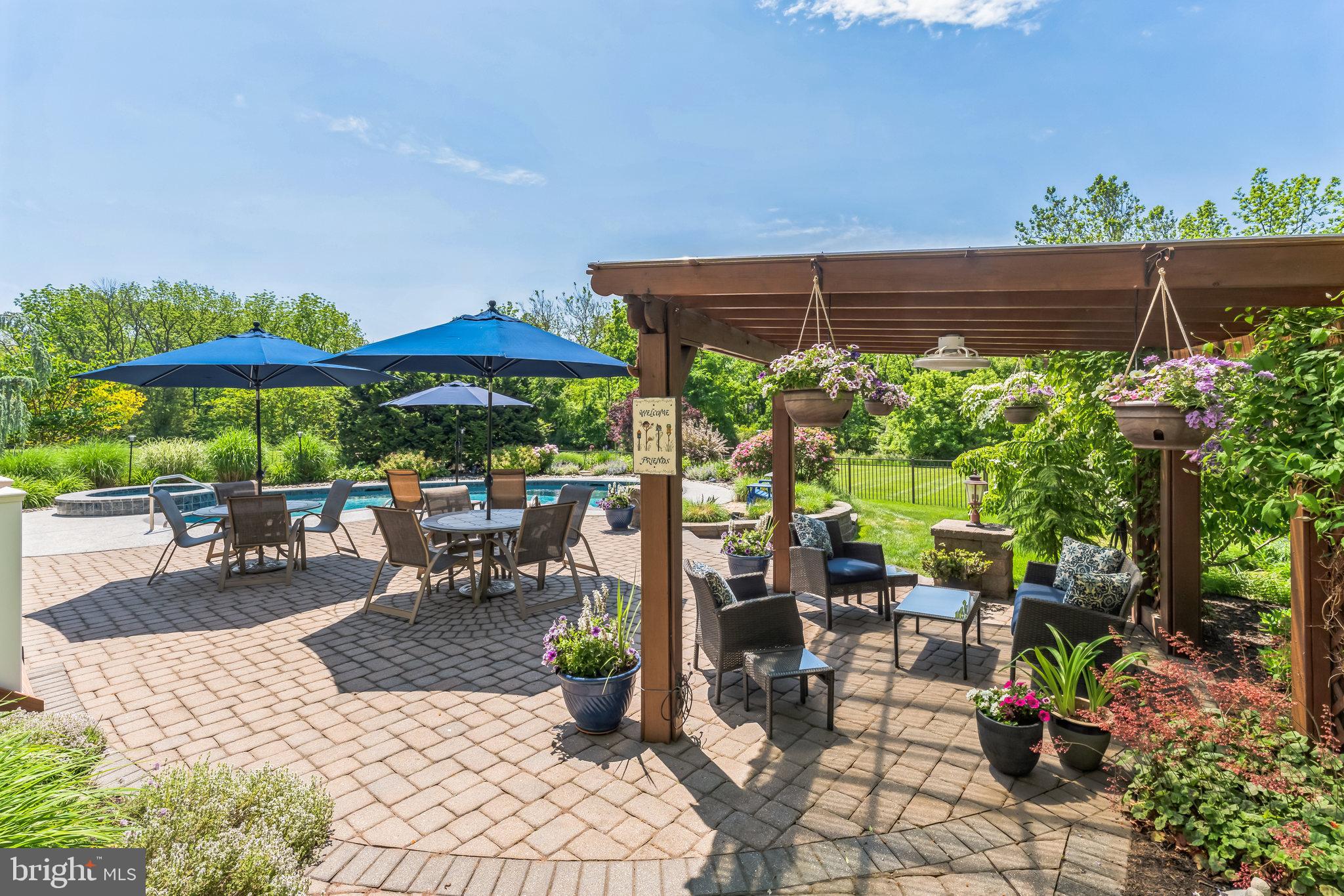 RAVEN HOLLOW - Residential