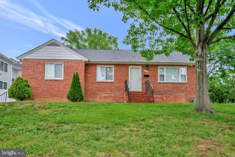 6114 Vista Drive, Falls Church, VA MLS: VAFX2239258