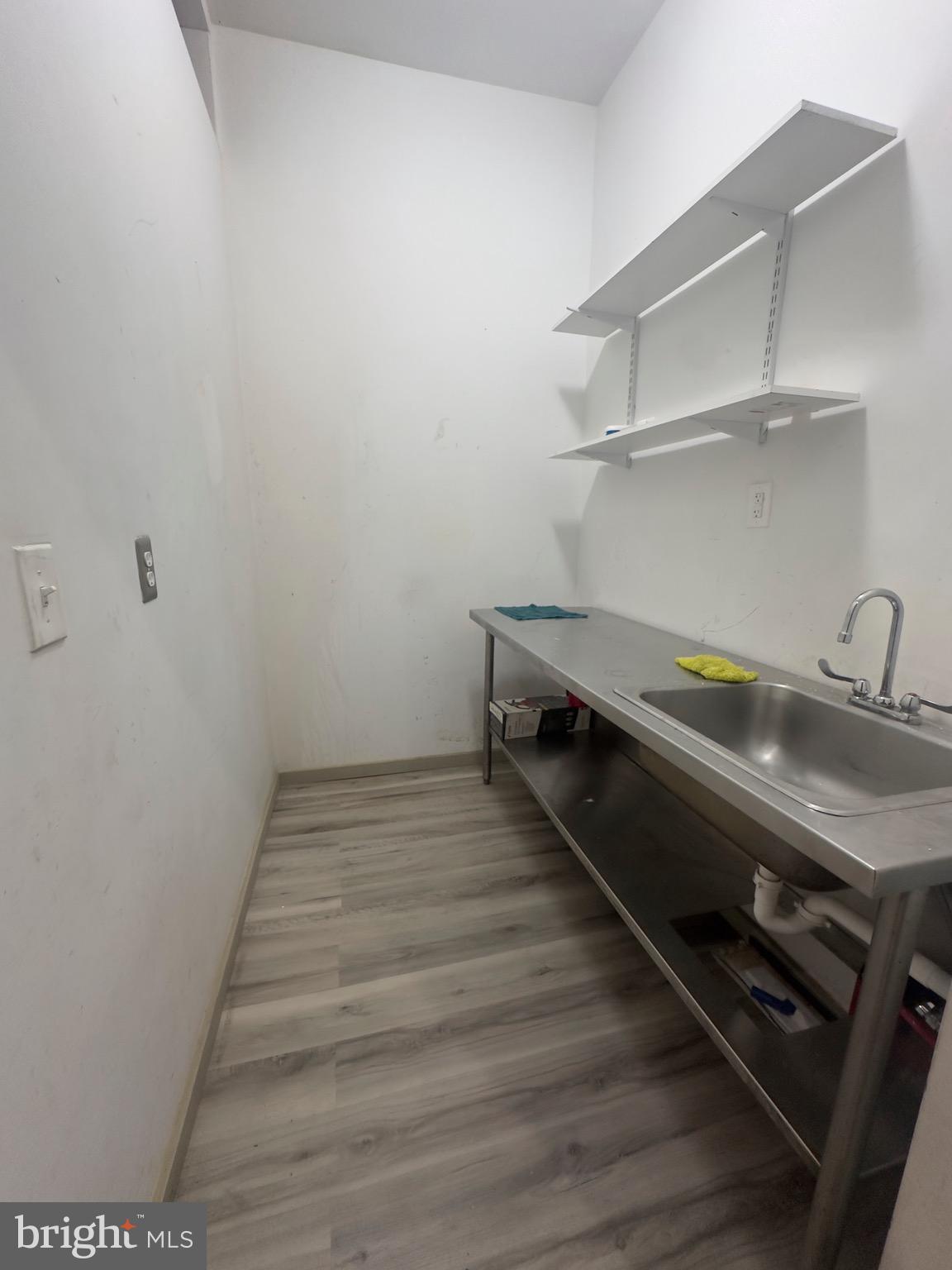 HUNTING PARK - Commercial Lease