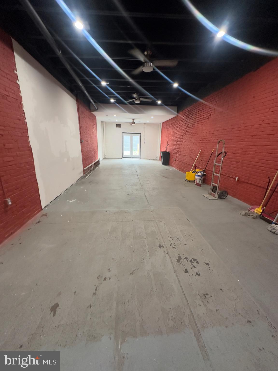 HUNTING PARK - Commercial Lease