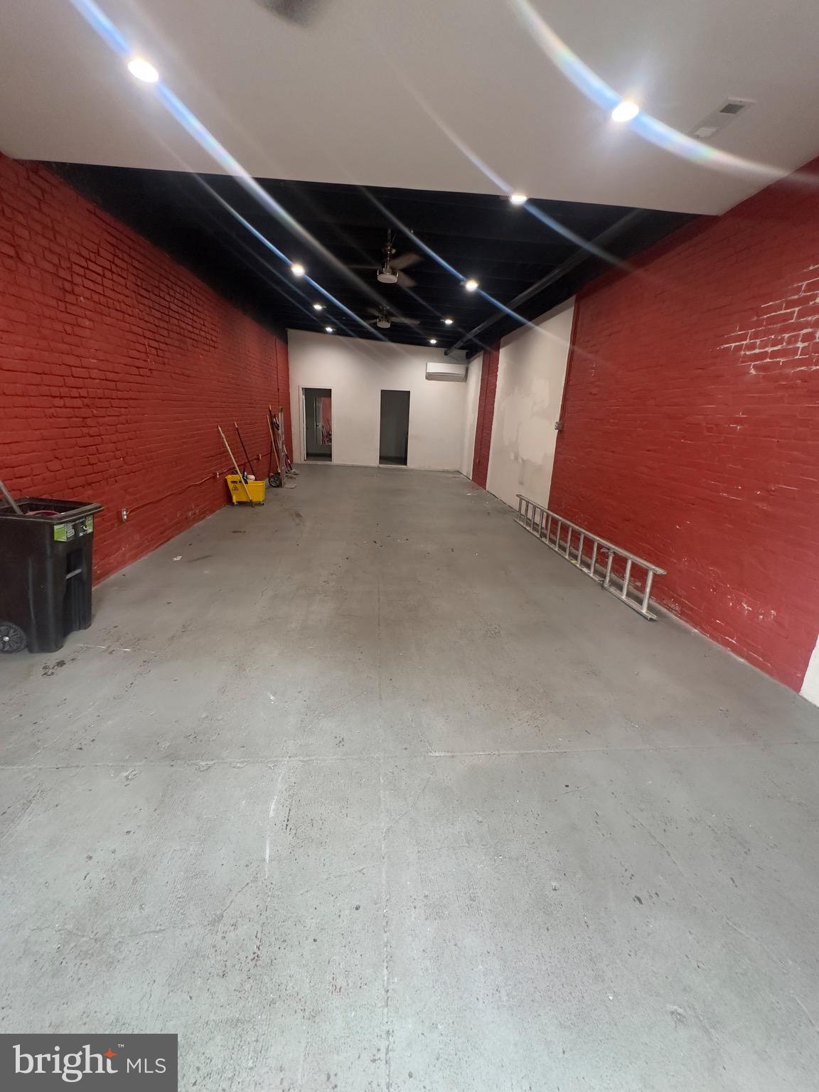 HUNTING PARK - Commercial Lease