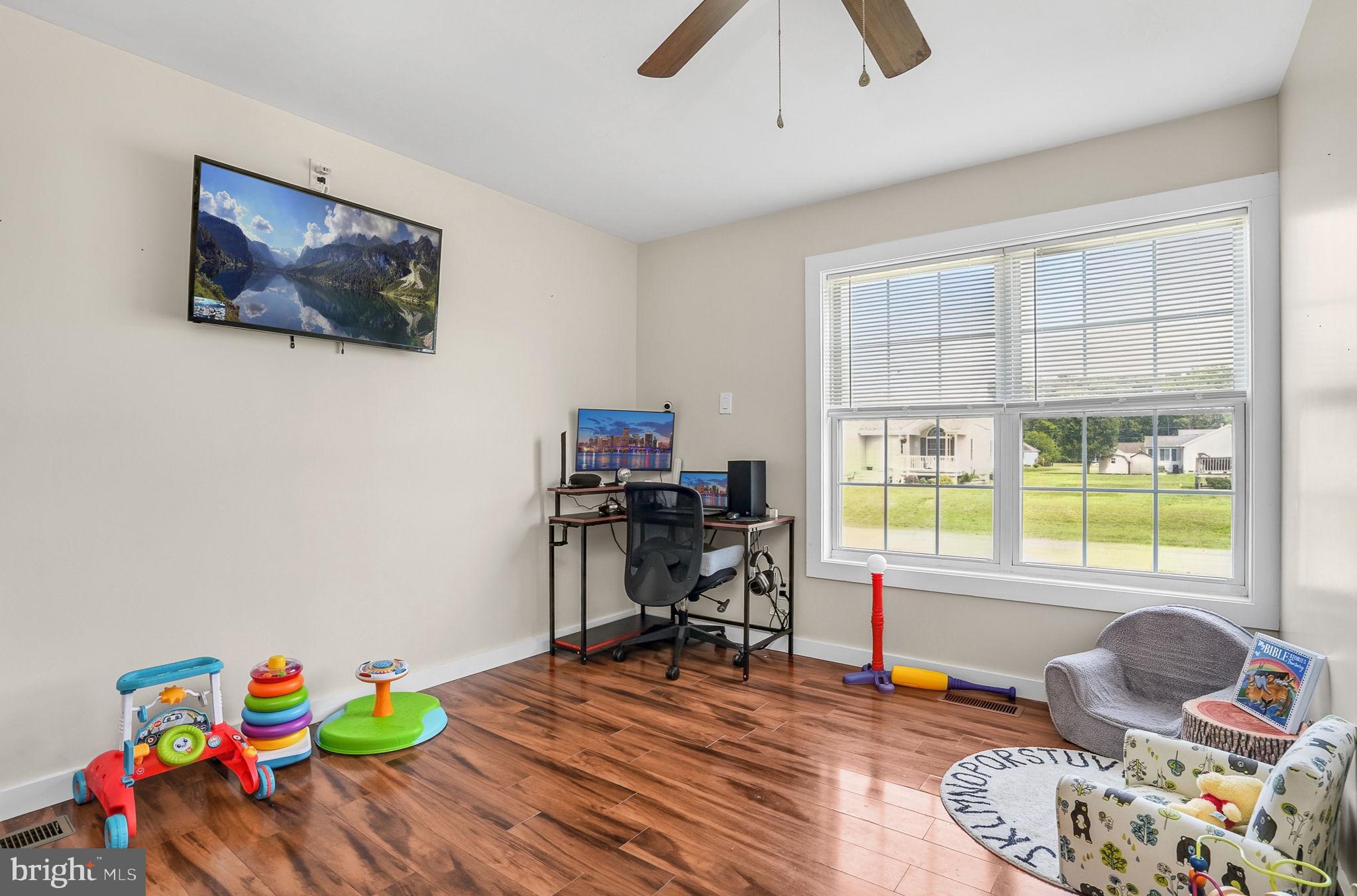 CAPTAIN'S COVE - Residential