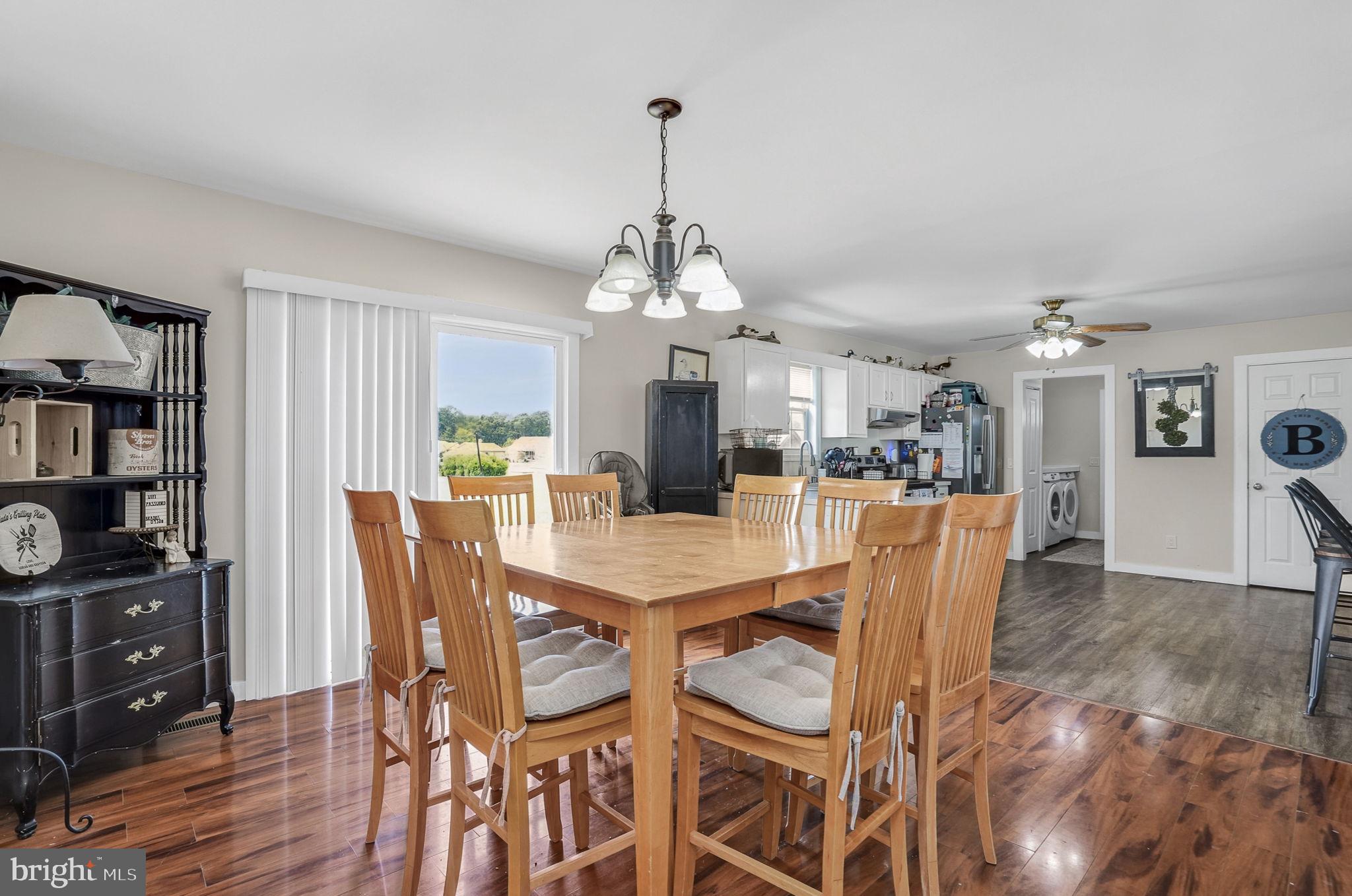 CAPTAIN'S COVE - Residential