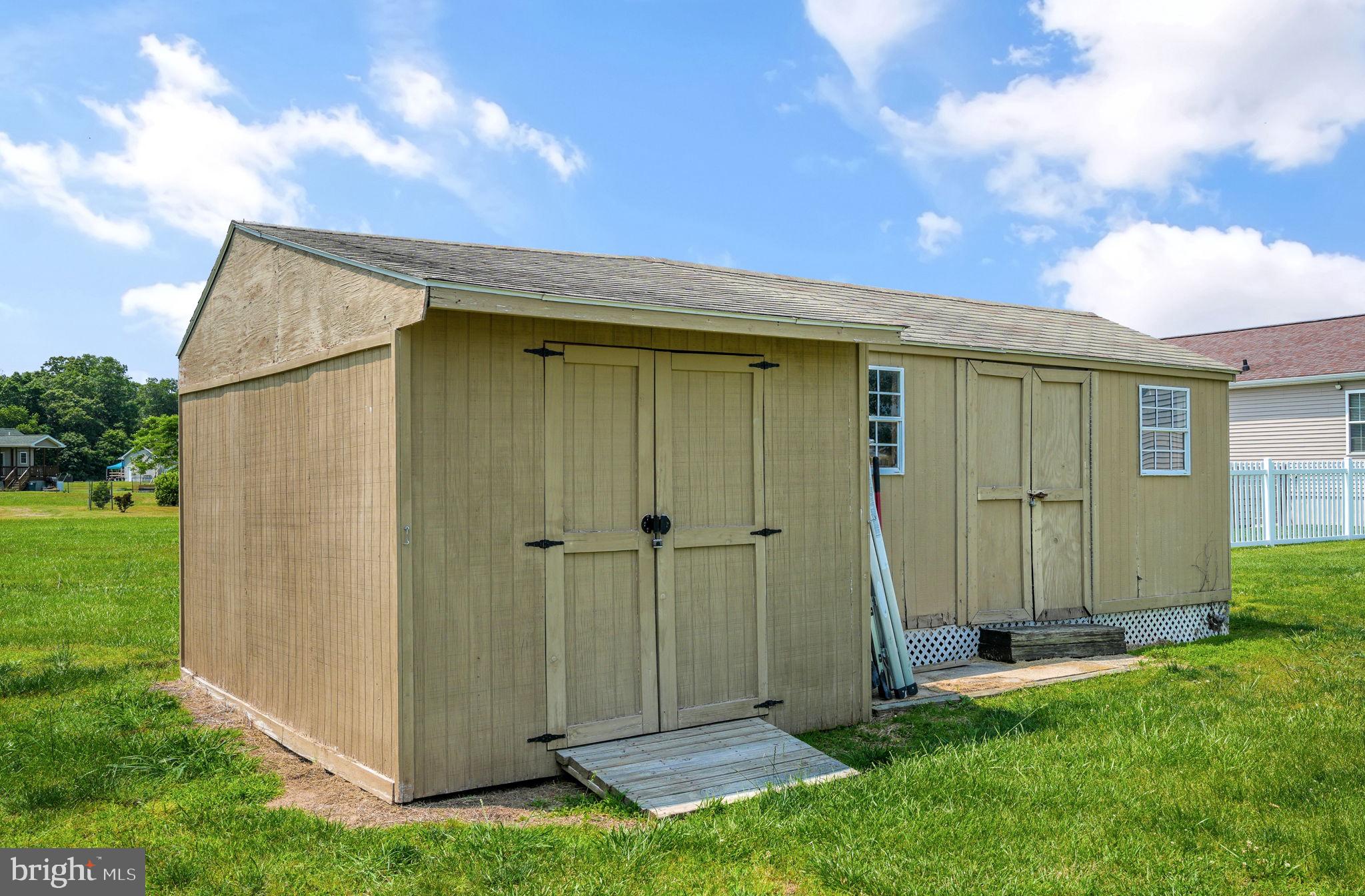 CAPTAIN'S COVE - Residential