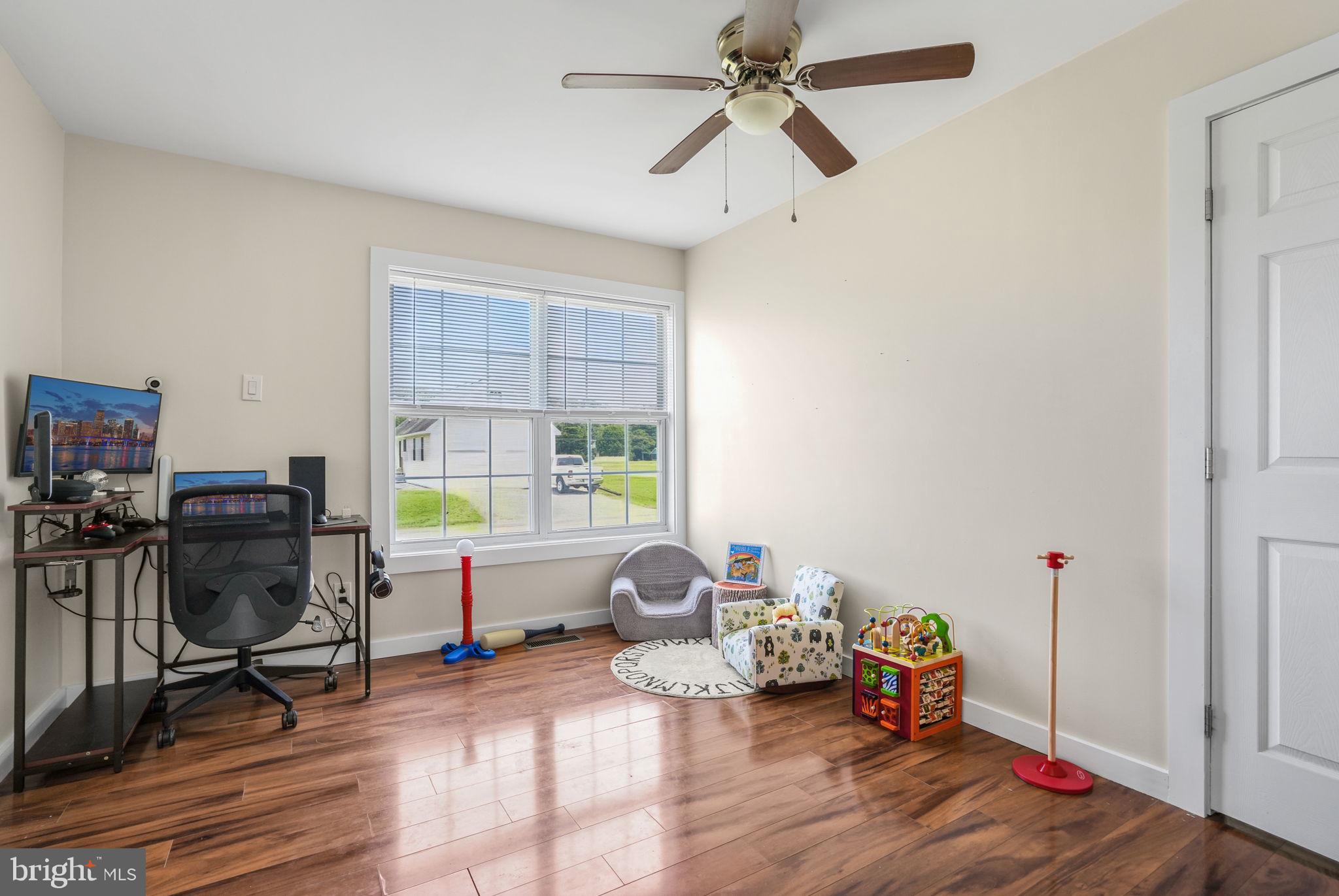 CAPTAIN'S COVE - Residential