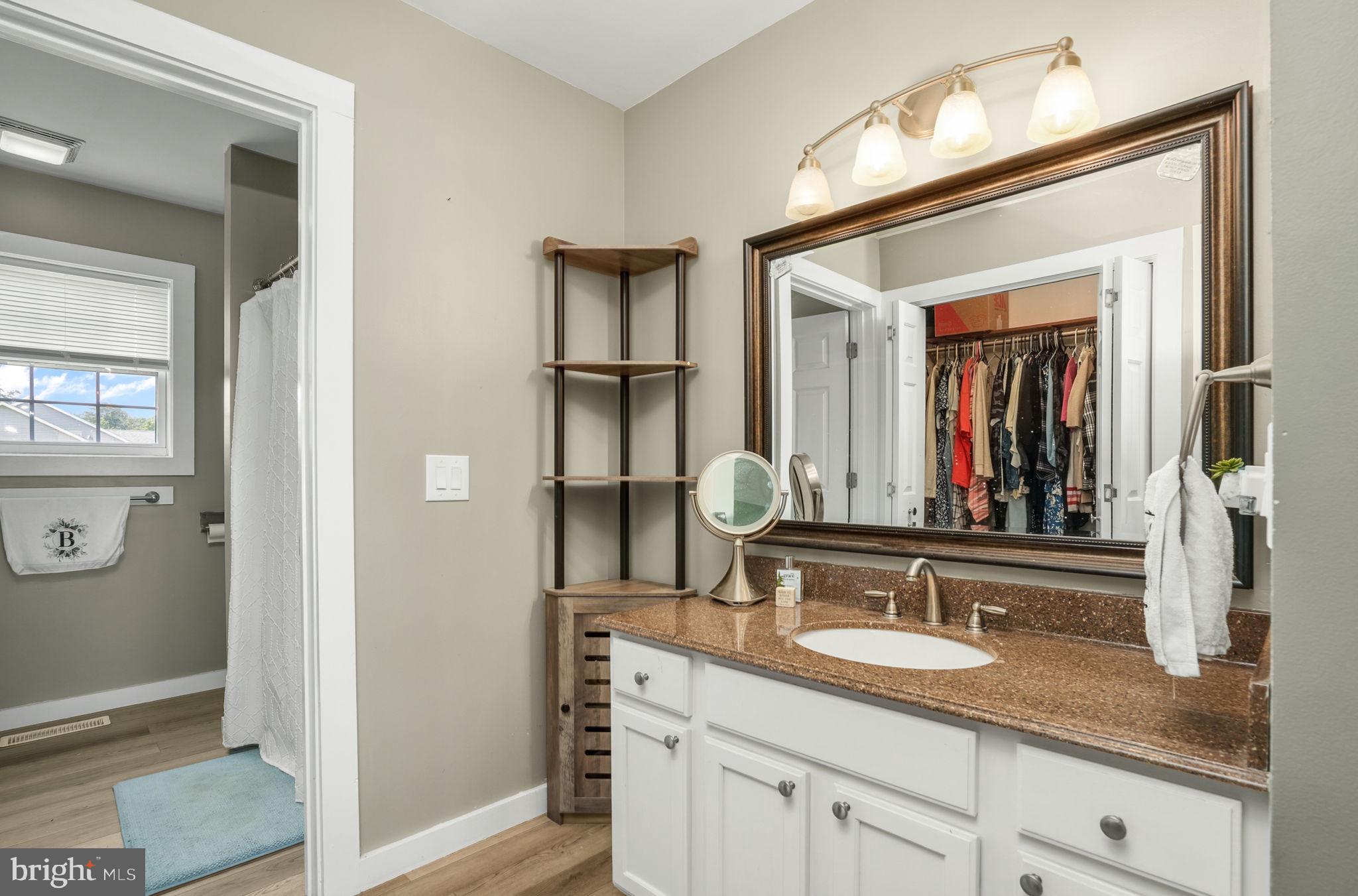 CAPTAIN'S COVE - Residential