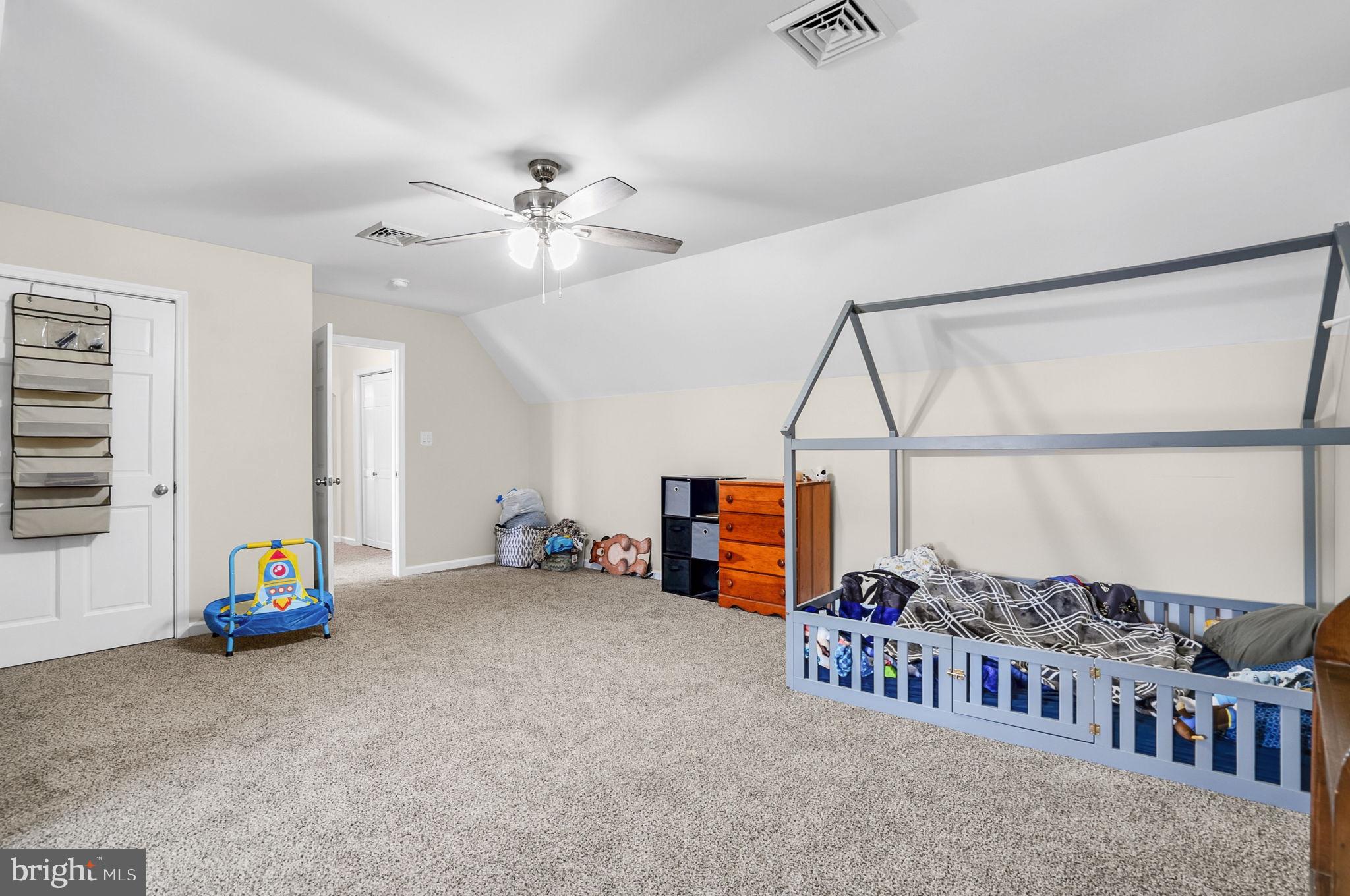 CAPTAIN'S COVE - Residential