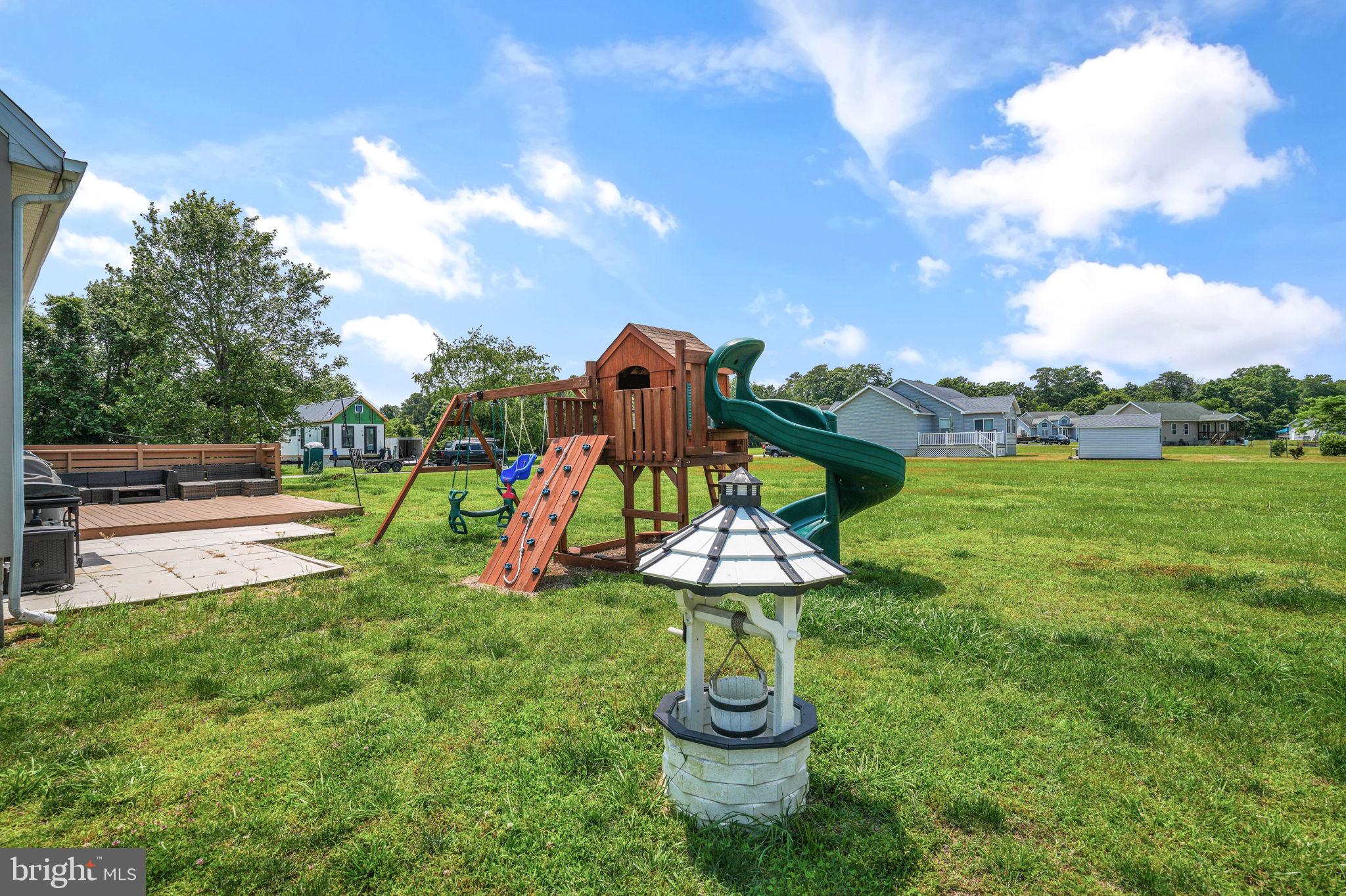 CAPTAIN'S COVE - Residential