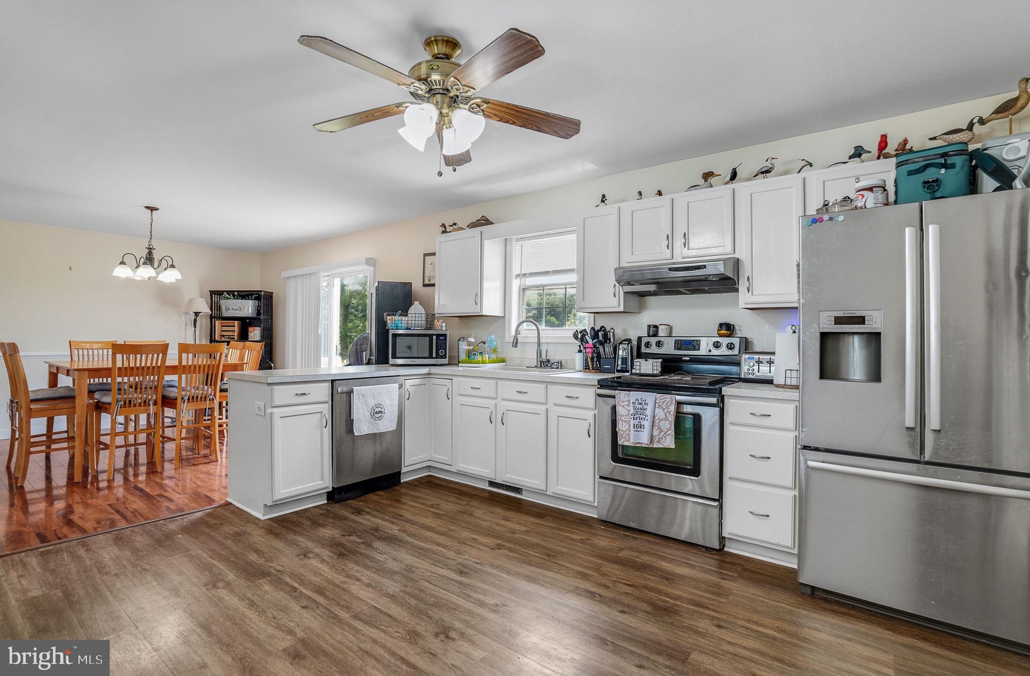 CAPTAIN'S COVE - Residential