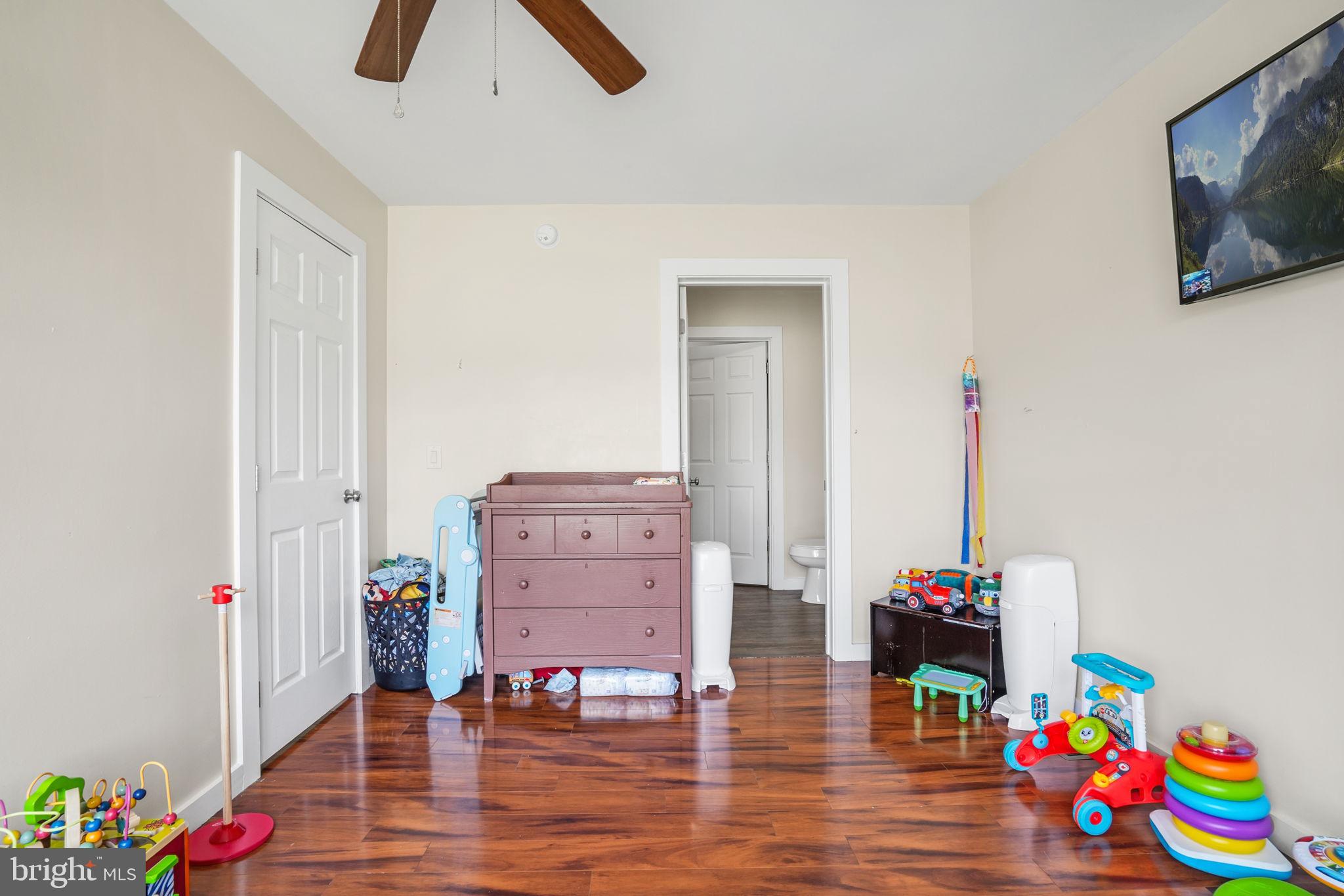 CAPTAIN'S COVE - Residential