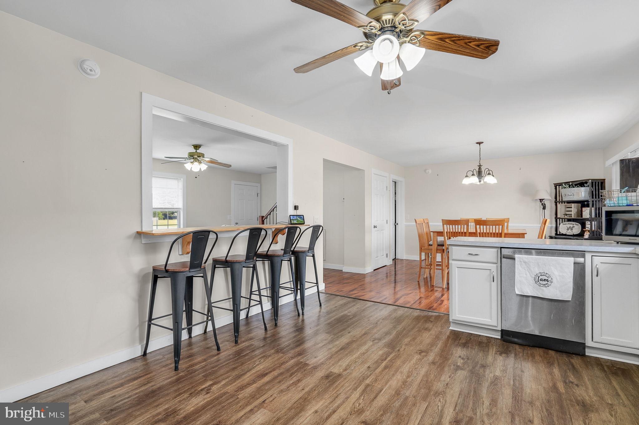 CAPTAIN'S COVE - Residential