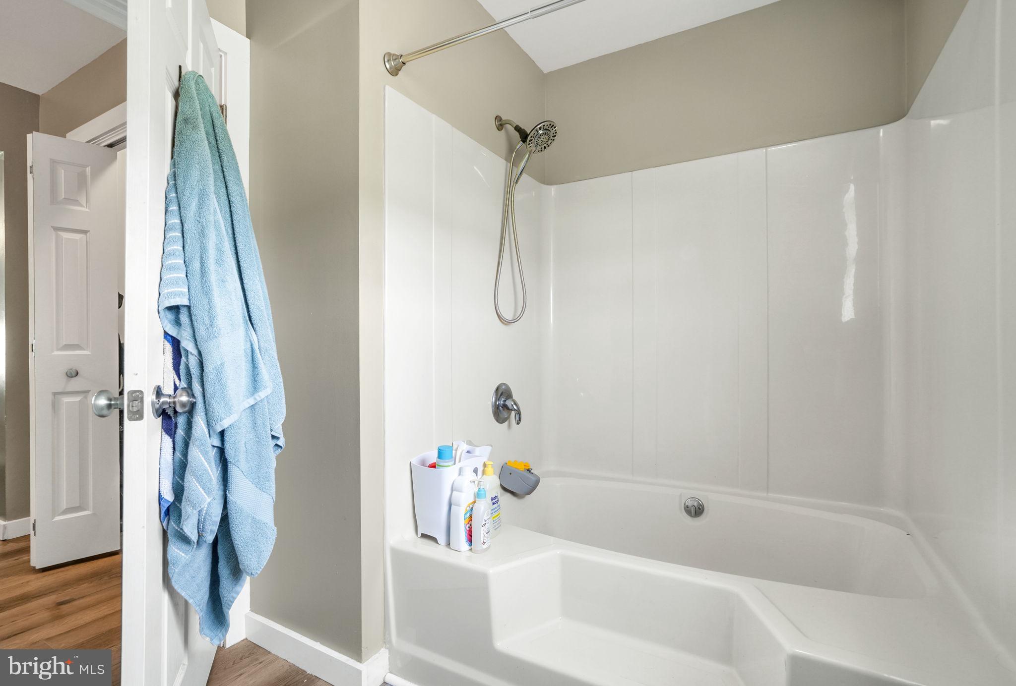 CAPTAIN'S COVE - Residential