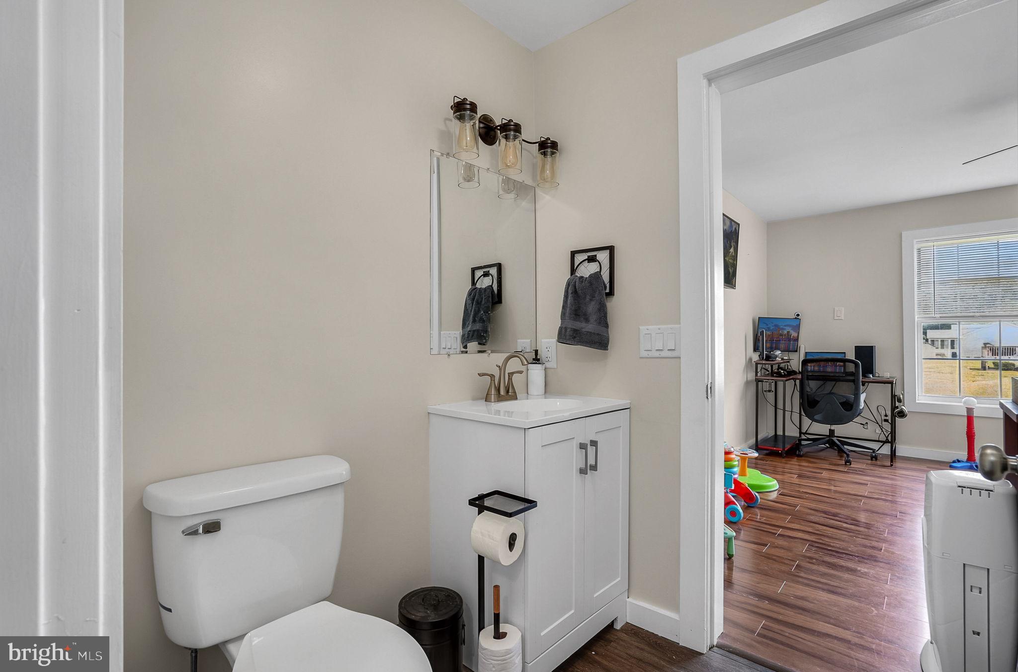 CAPTAIN'S COVE - Residential