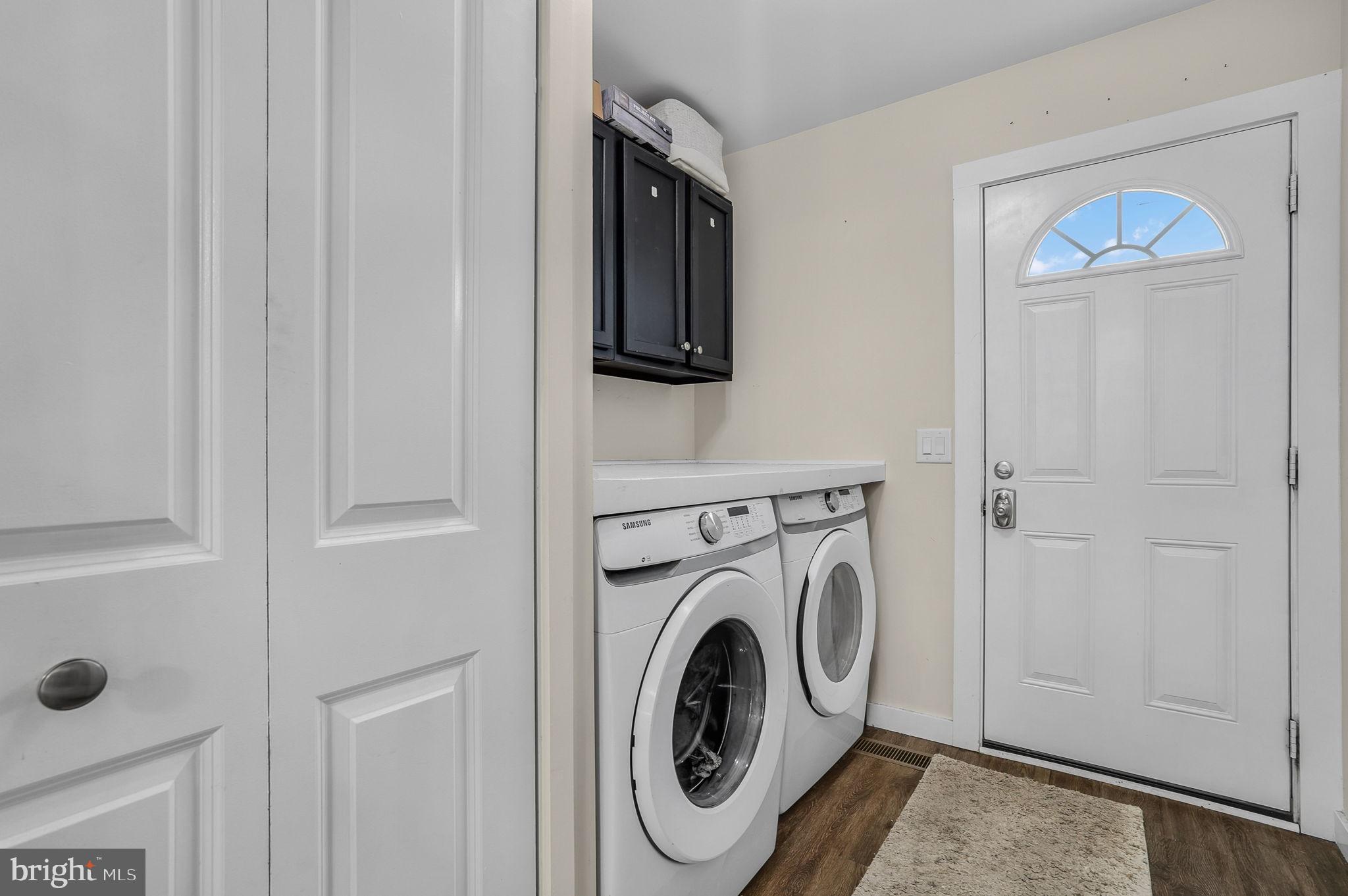 CAPTAIN'S COVE - Residential