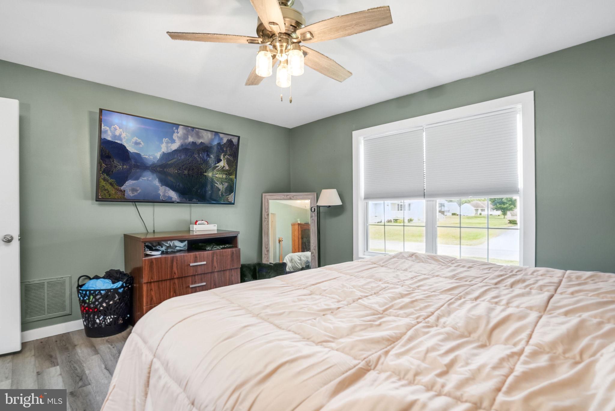 CAPTAIN'S COVE - Residential