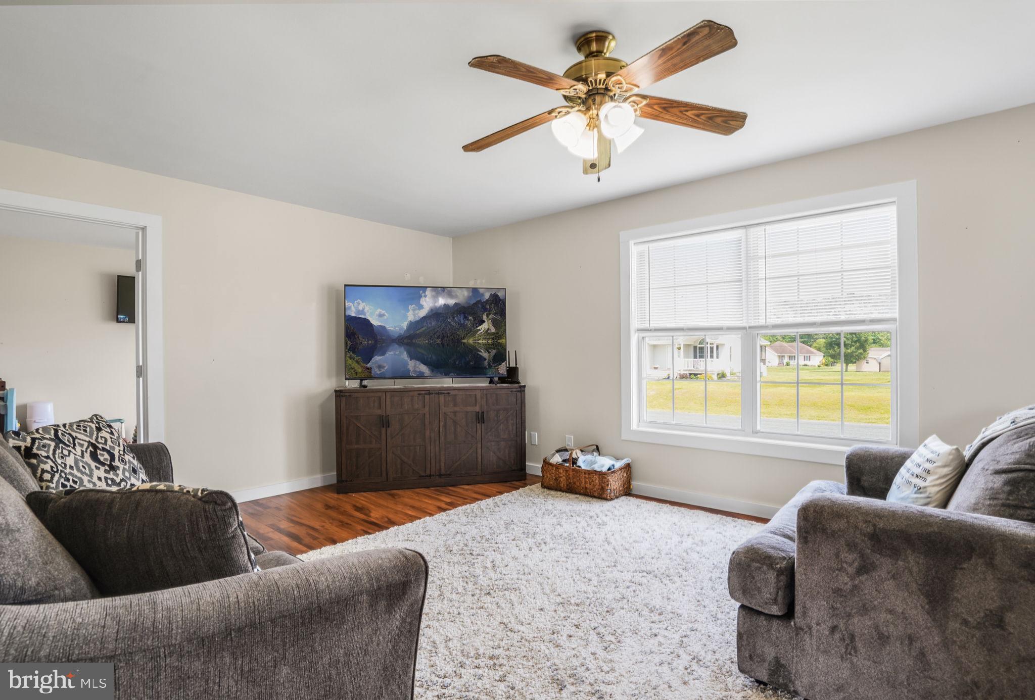 CAPTAIN'S COVE - Residential