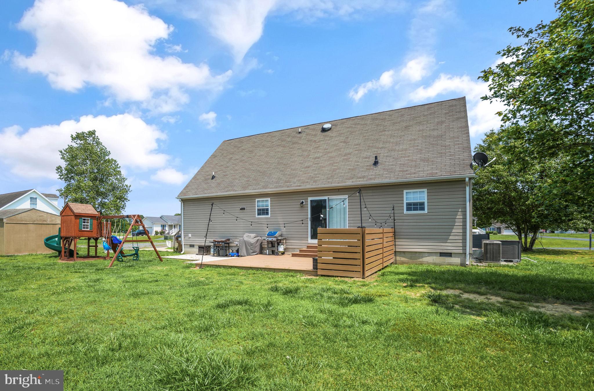 CAPTAIN'S COVE - Residential