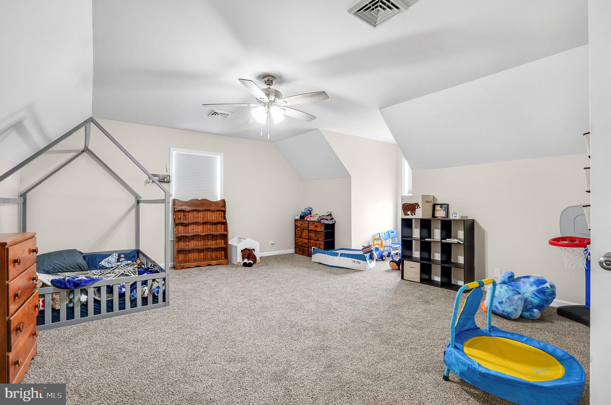 CAPTAIN'S COVE - Residential