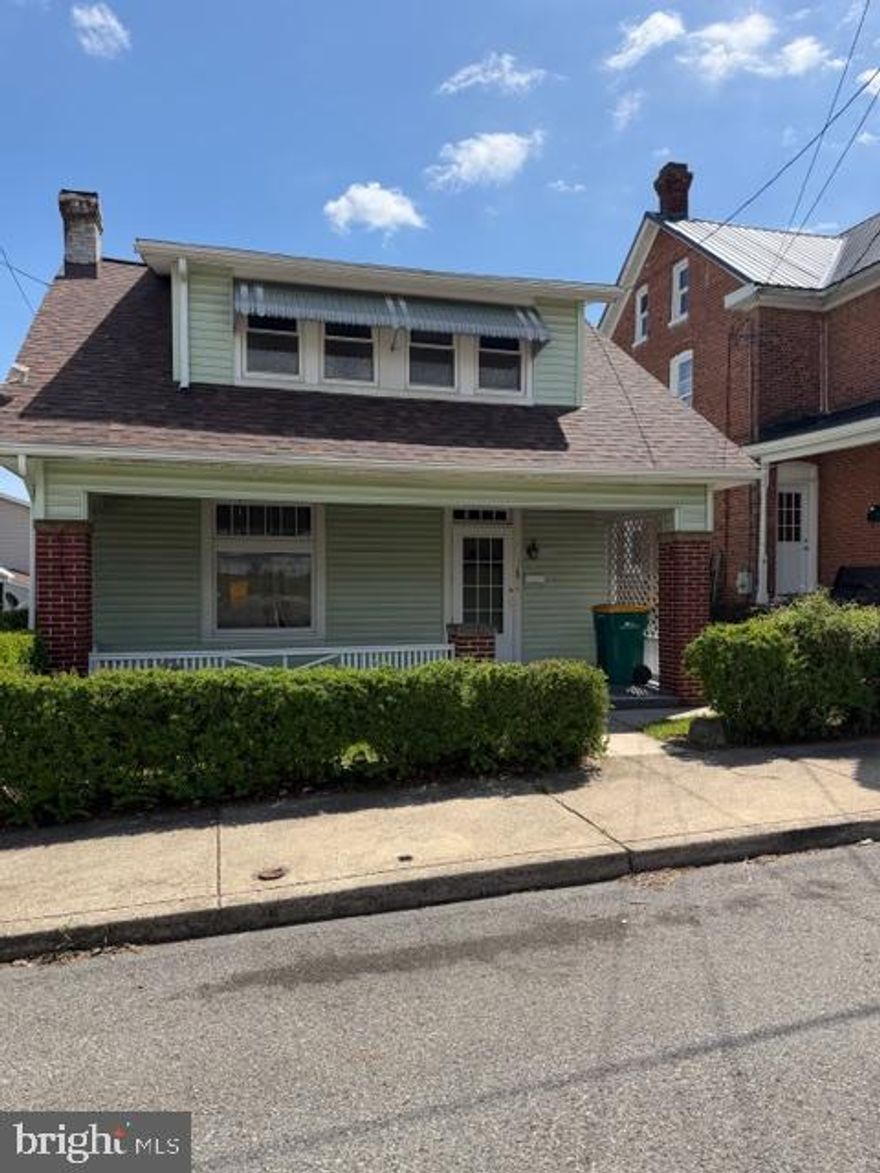 4 Bedroom 1.5 Baths Hardwood Floors 1 Car detached garage