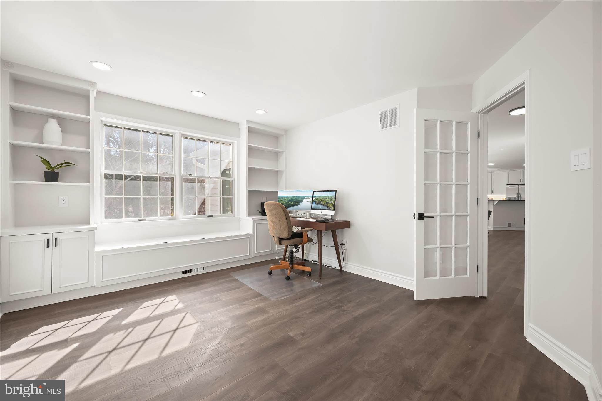 RIVER HILL - Residential