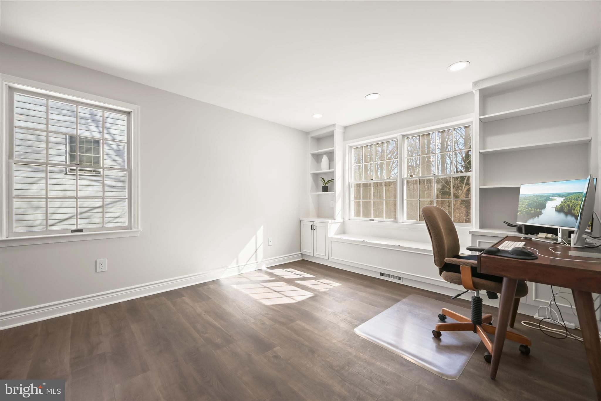 RIVER HILL - Residential