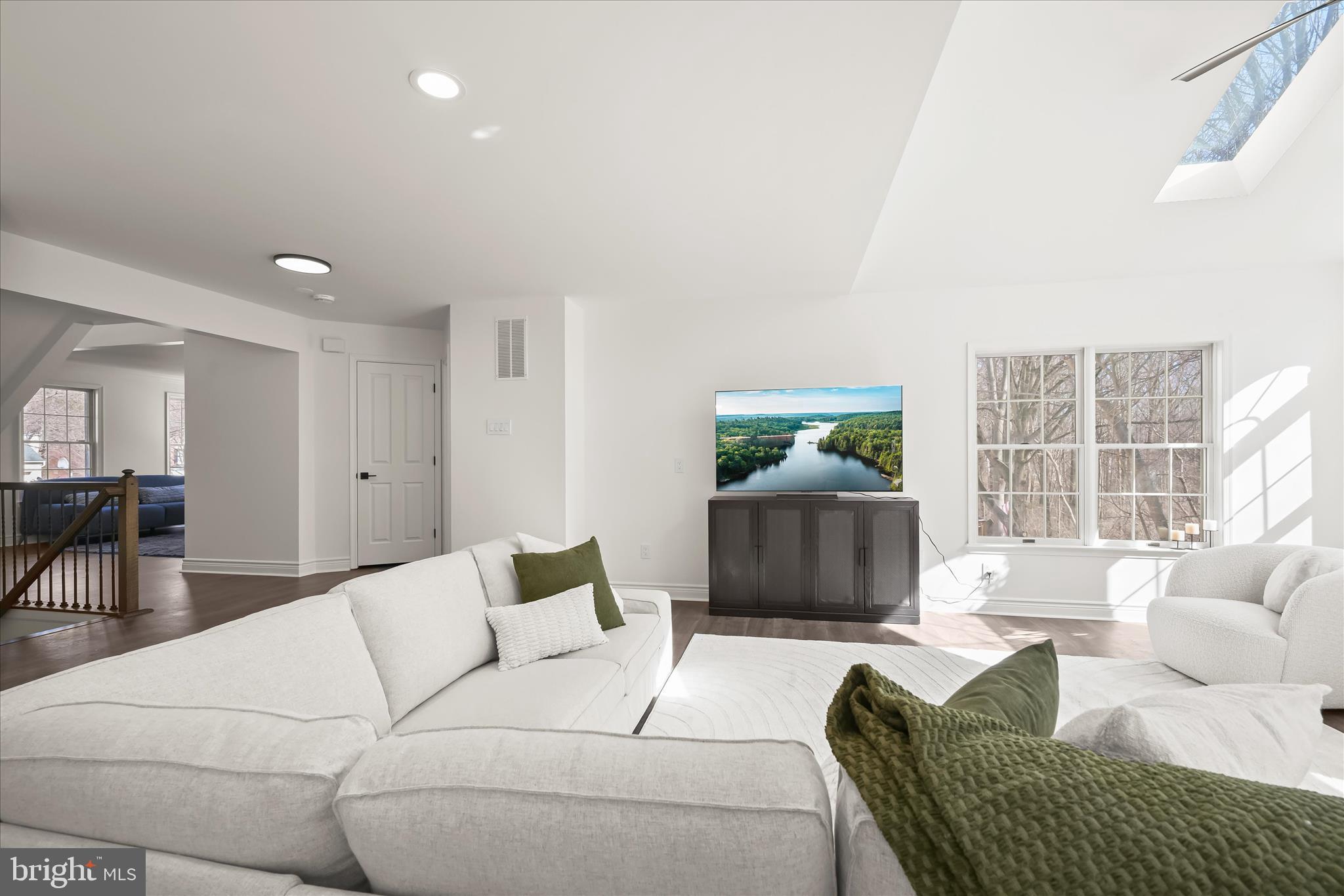 RIVER HILL - Residential