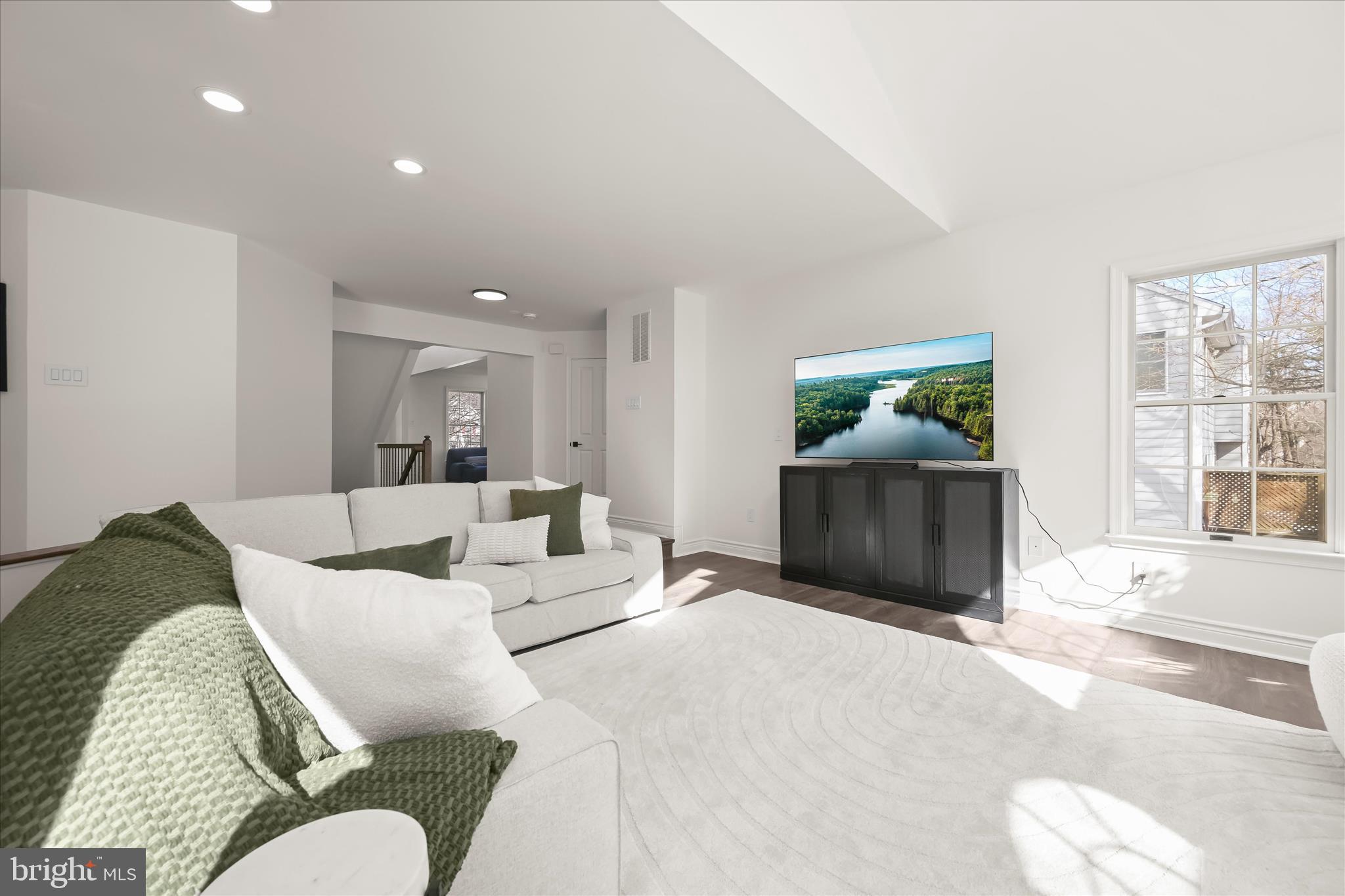 RIVER HILL - Residential