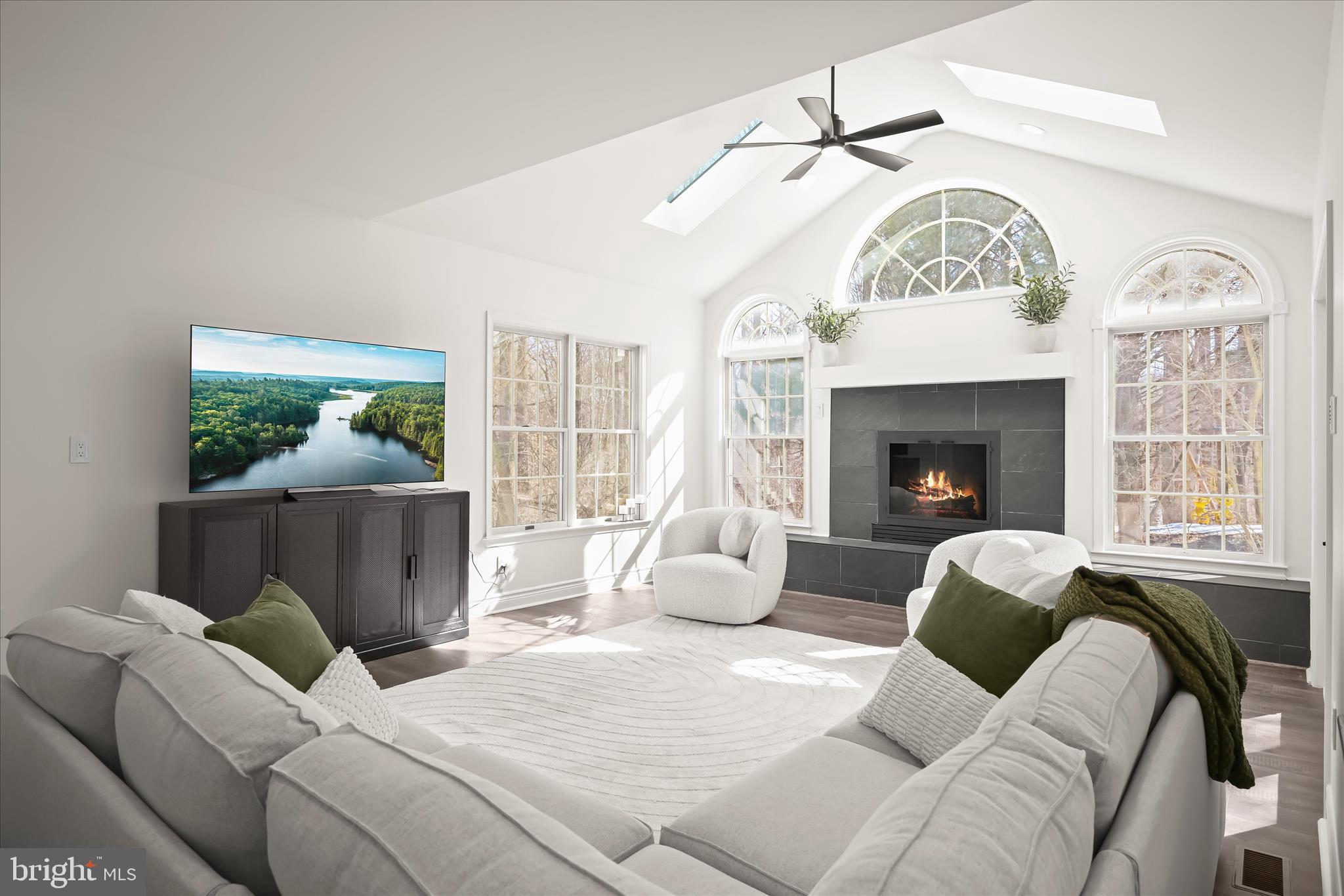 RIVER HILL - Residential