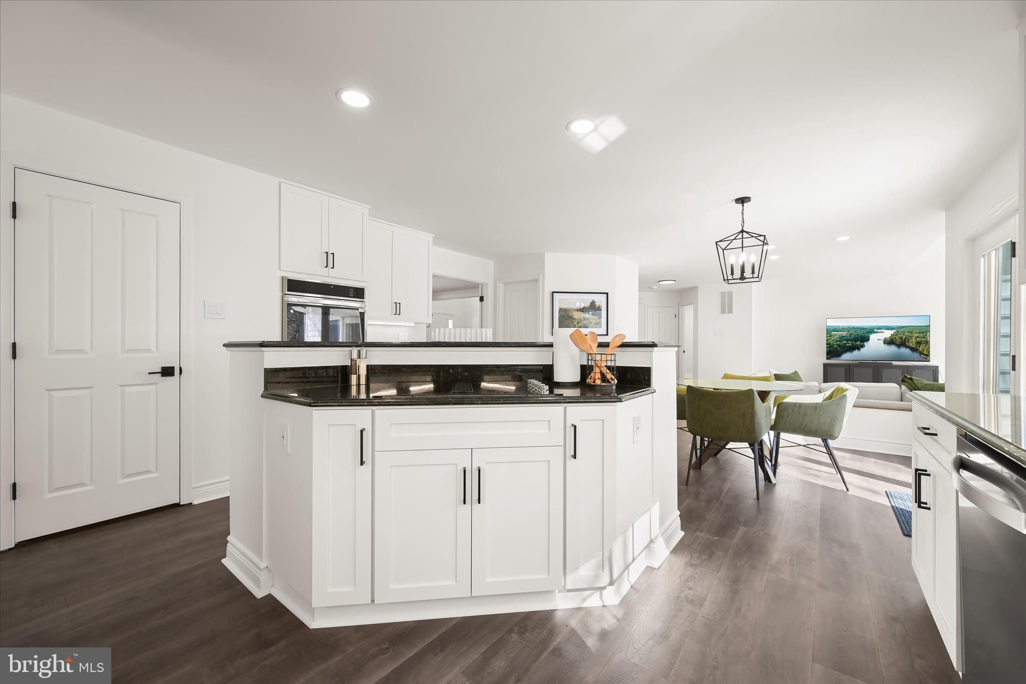 RIVER HILL - Residential